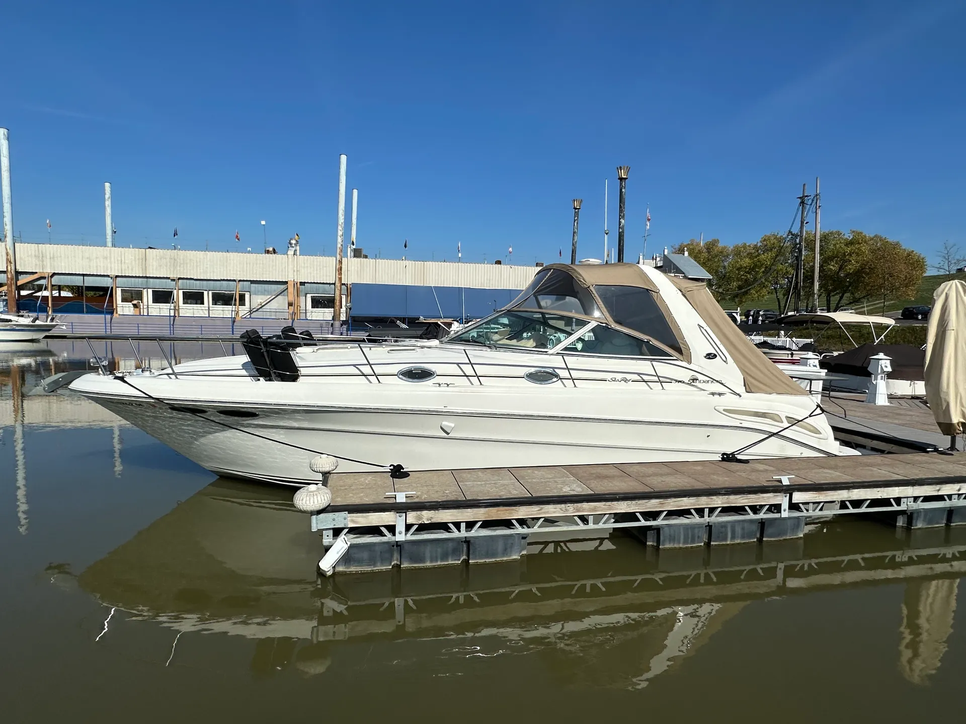 Sea Ray Boats 340 Sundancer  in Cincinnati, OH — photo 3