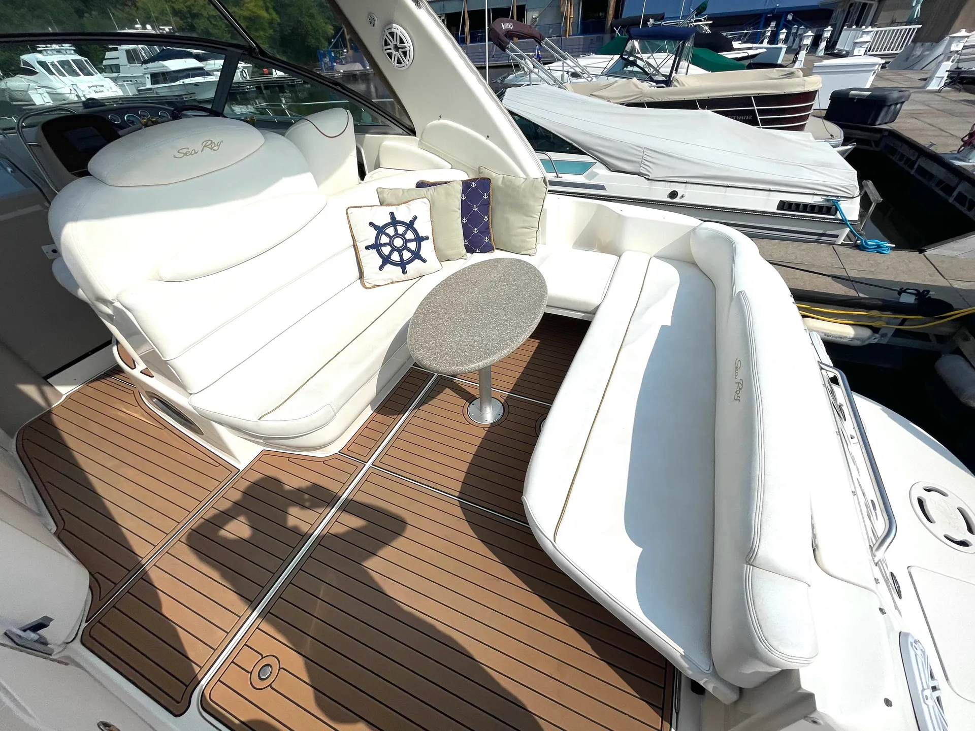 Sea Ray Boats 340 Sundancer  in Cincinnati, OH — photo 7