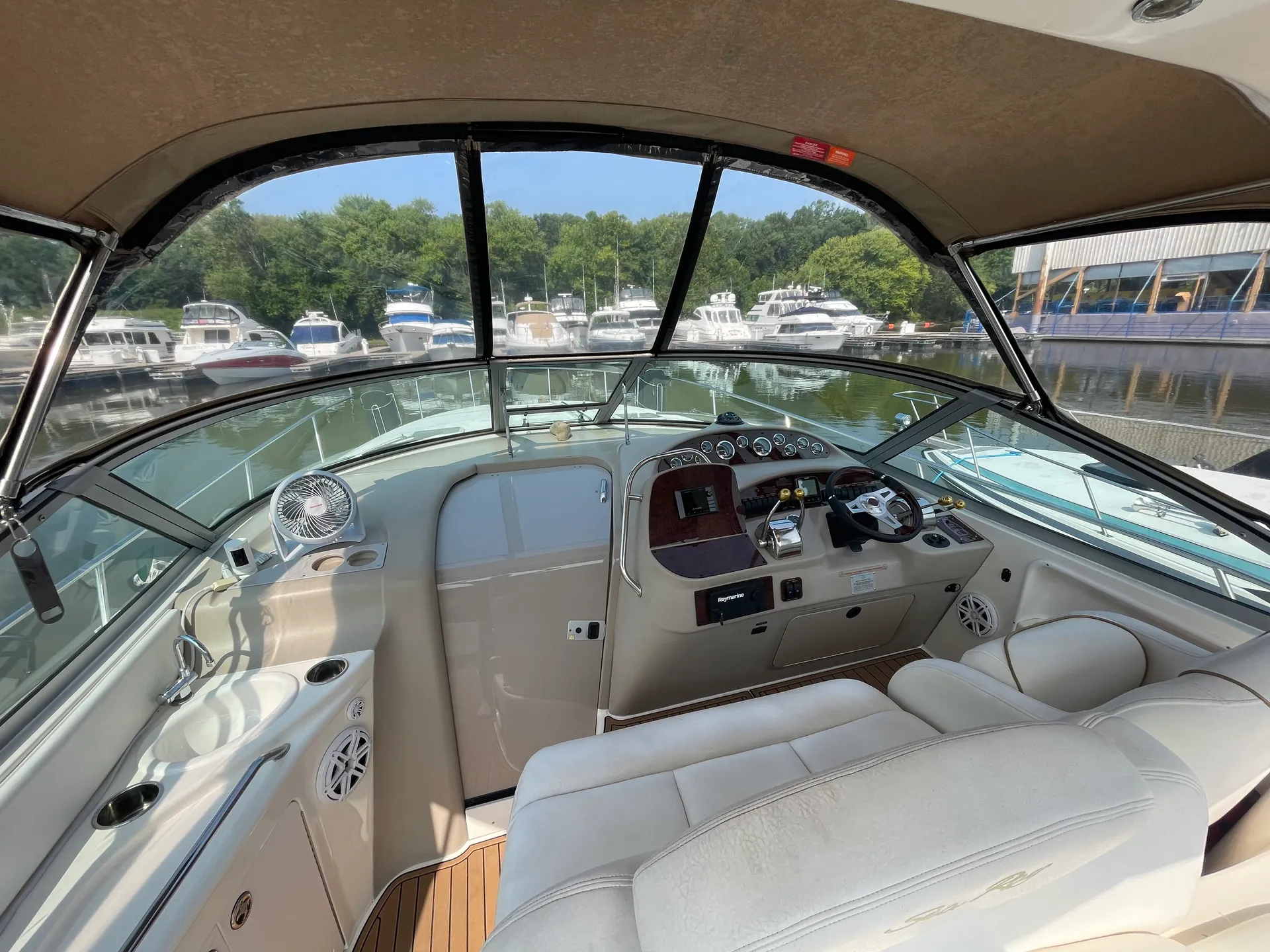 Sea Ray Boats 340 Sundancer  in Cincinnati, OH — photo 6