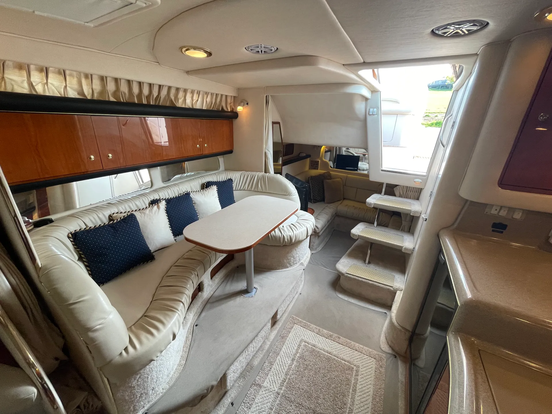 Sea Ray Boats 340 Sundancer  in Cincinnati, OH — photo 8