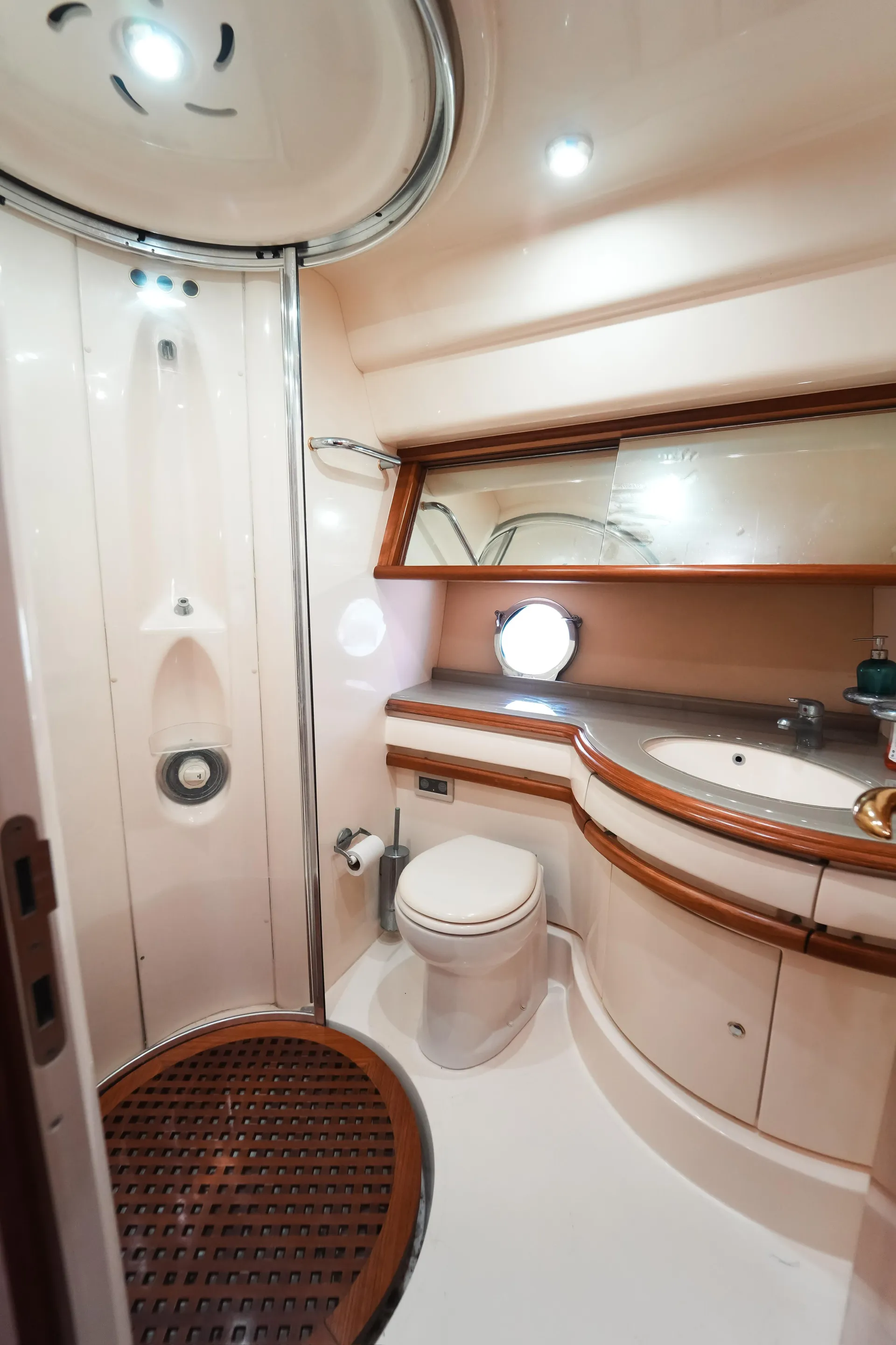 ⭐⭐Azimut yacht for amazing tours, 1 Free Hour from Monday to Thursday!