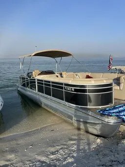 ☀️ Your Perfect Day on the Water – Beach Chairs & Cooler Included!