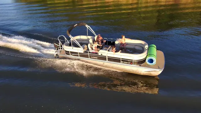 Rent a Lowe Pontoons pontoon in Osage Beach, MO near me