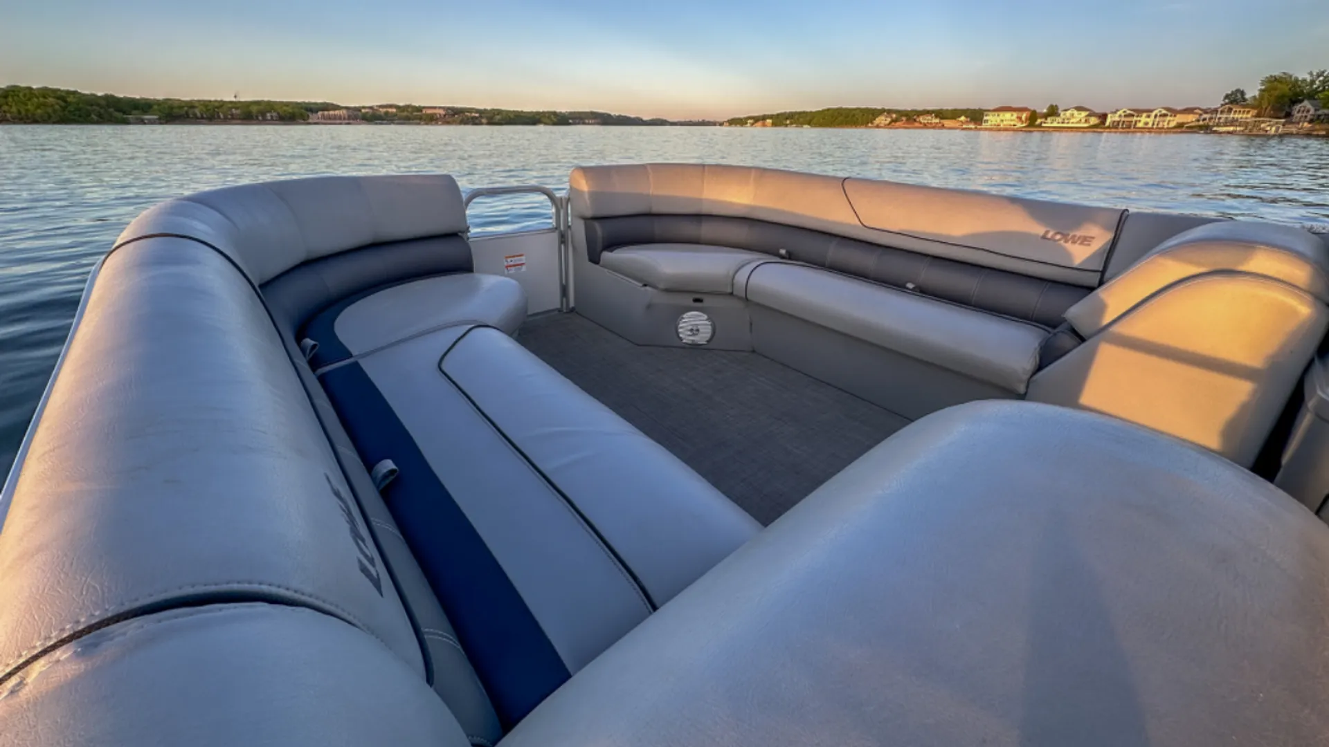 Lowe Pontoons SS270 in Osage Beach, MO — photo 3