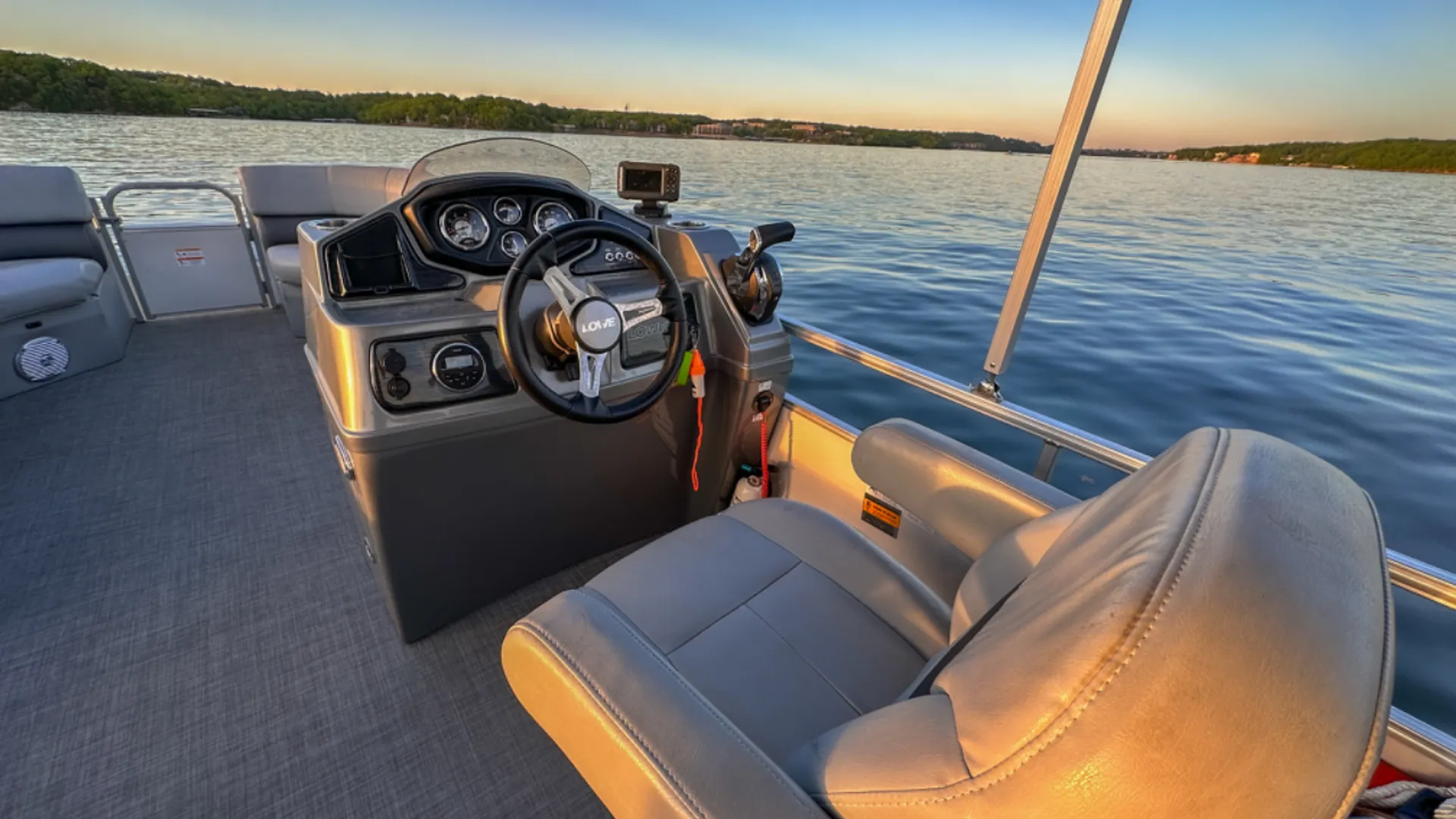 Lowe Pontoons SS270 in Osage Beach, MO — photo 5