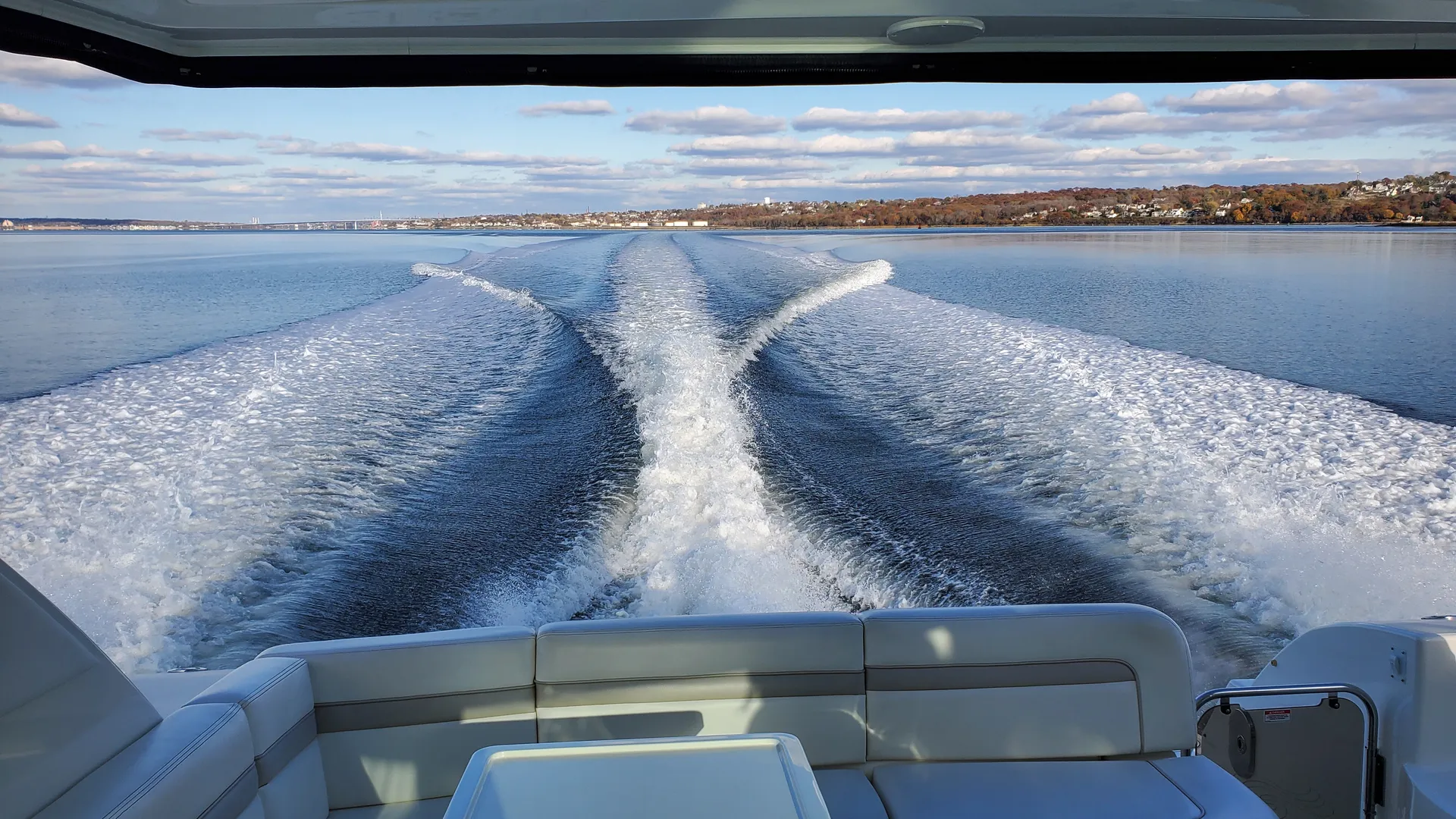 Charter this impeccable Sea Ray Sundancer – 50 Foot Cruiser