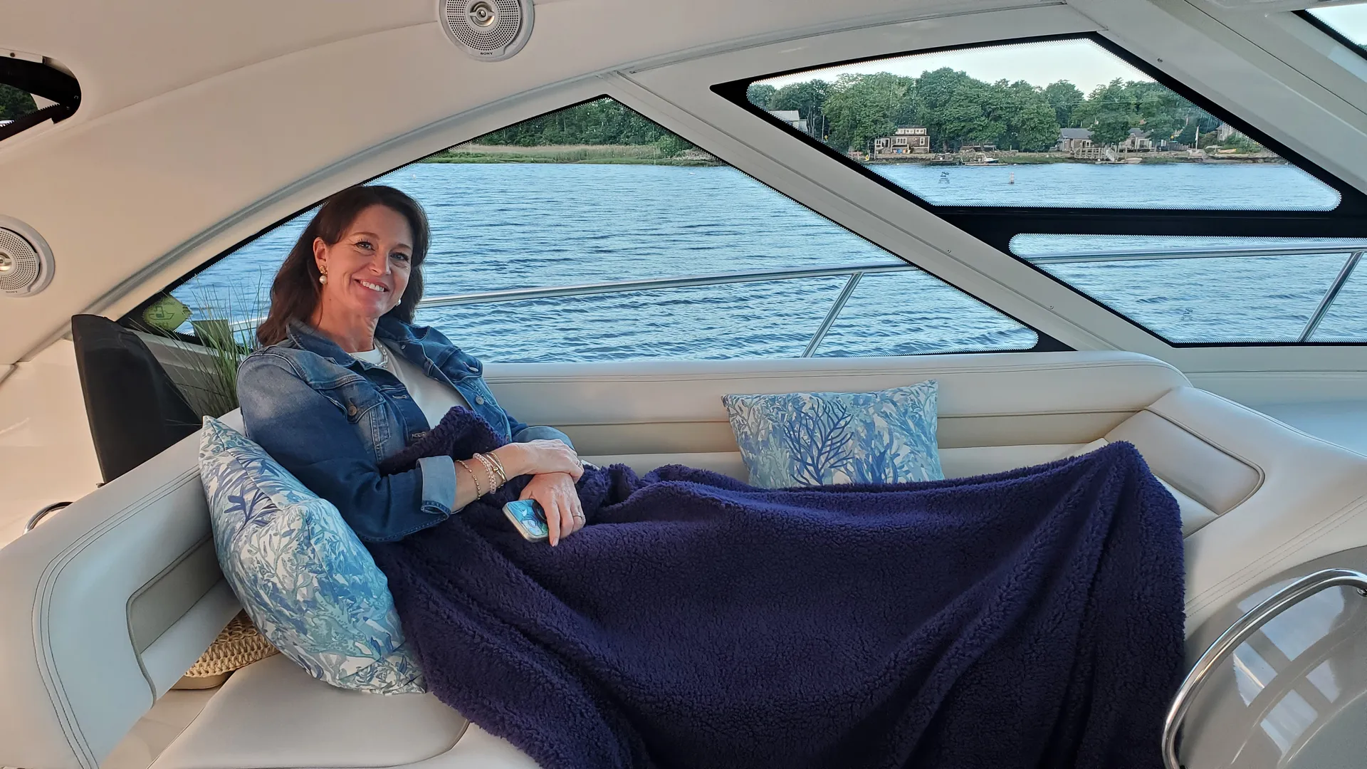 SEA RAY BOATS 470 SUNDANCER (ZEUS DRIVE) in Portsmouth, RI — photo 4