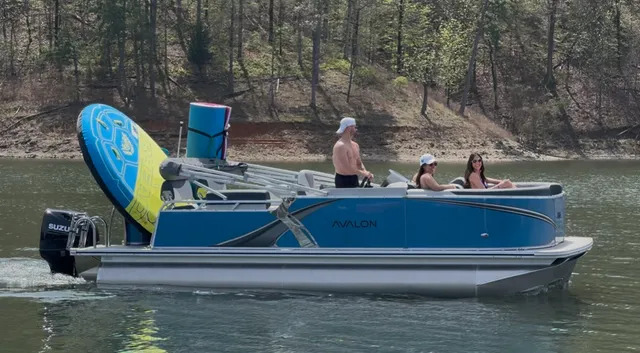 Rent a Avalon pontoon in Broken Bow, OK near me