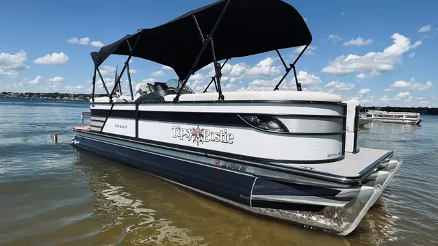 Rent a Crest pontoon in Granbury, TX near me
