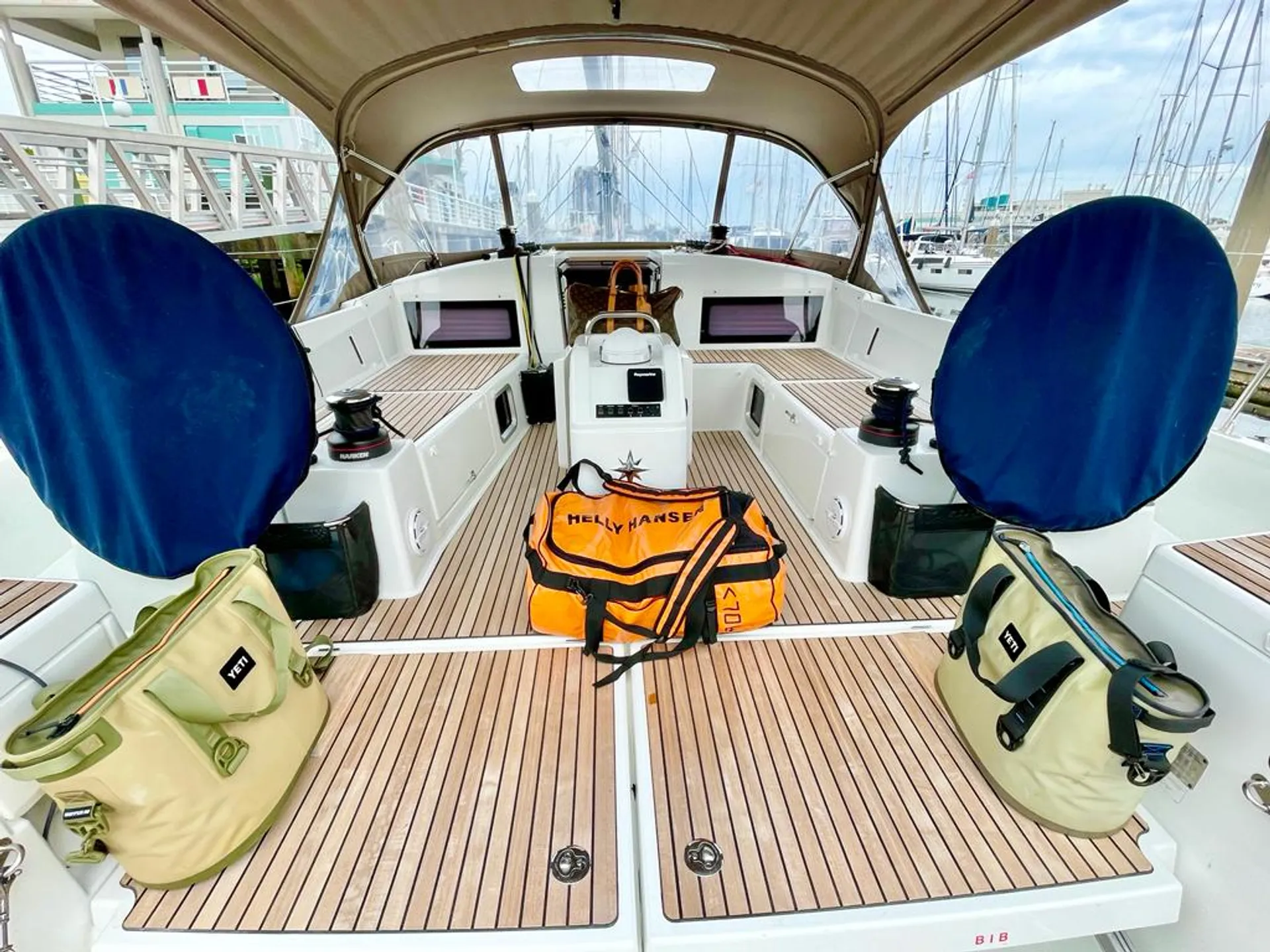 Day charters in St. Petersburg (51ft)