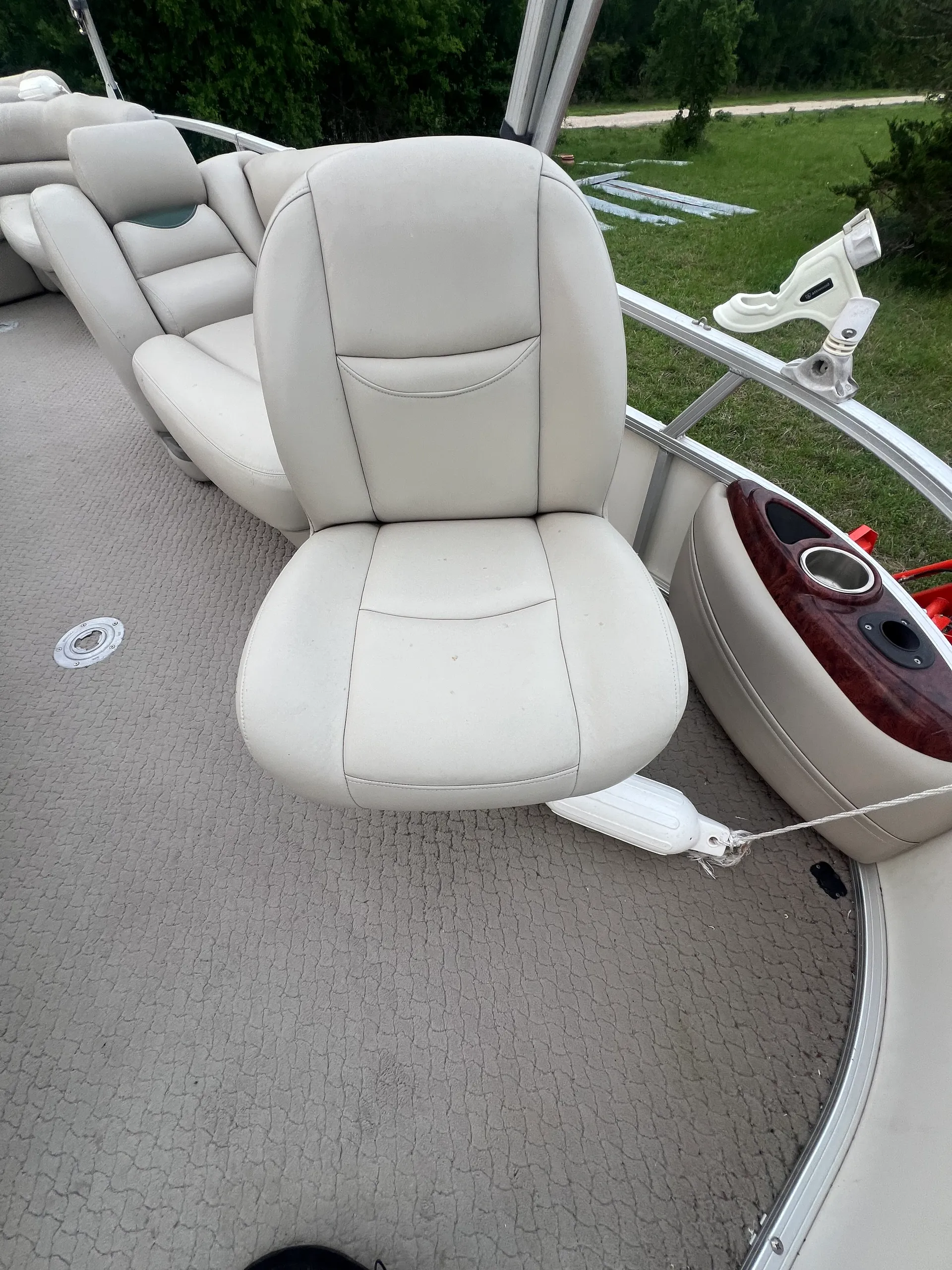 Suntracker Regency 22ft Sportfish in Brenham, TX — photo 7