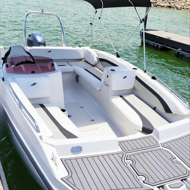 Rent a Starcraft Marine deck boat in Fort Worth, TX near me
