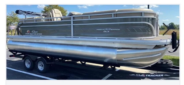 Rent a SUN TRACKER pontoon in Lewis Center, OH near me