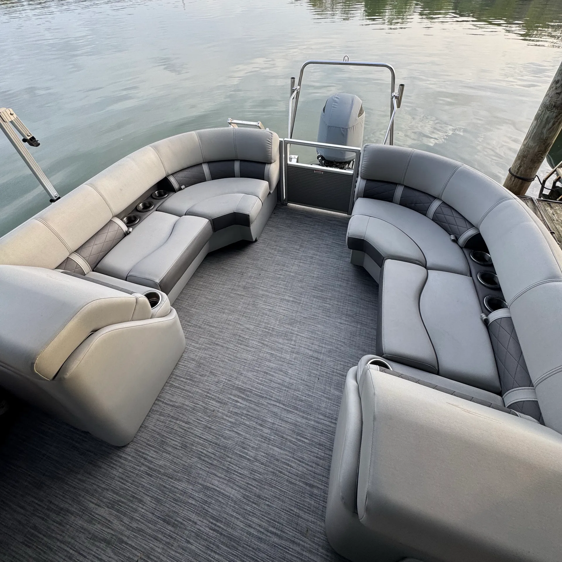 TUBE LAKE NORMAN 2021 24’ Luxury Bennington TRITOON LED Party Package