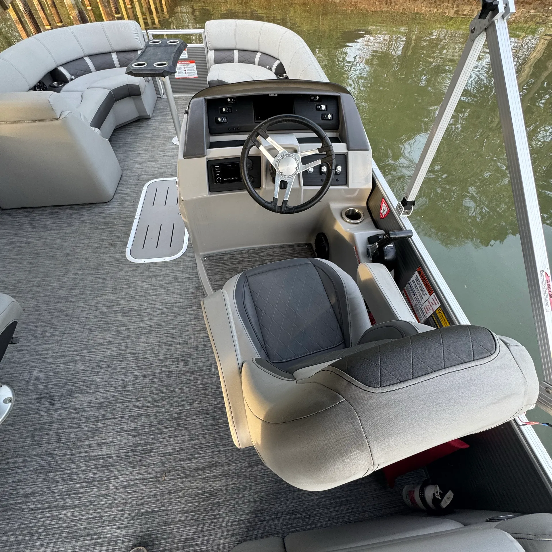 TUBE LAKE NORMAN 2021 24’ Luxury Bennington TRITOON LED Party Package