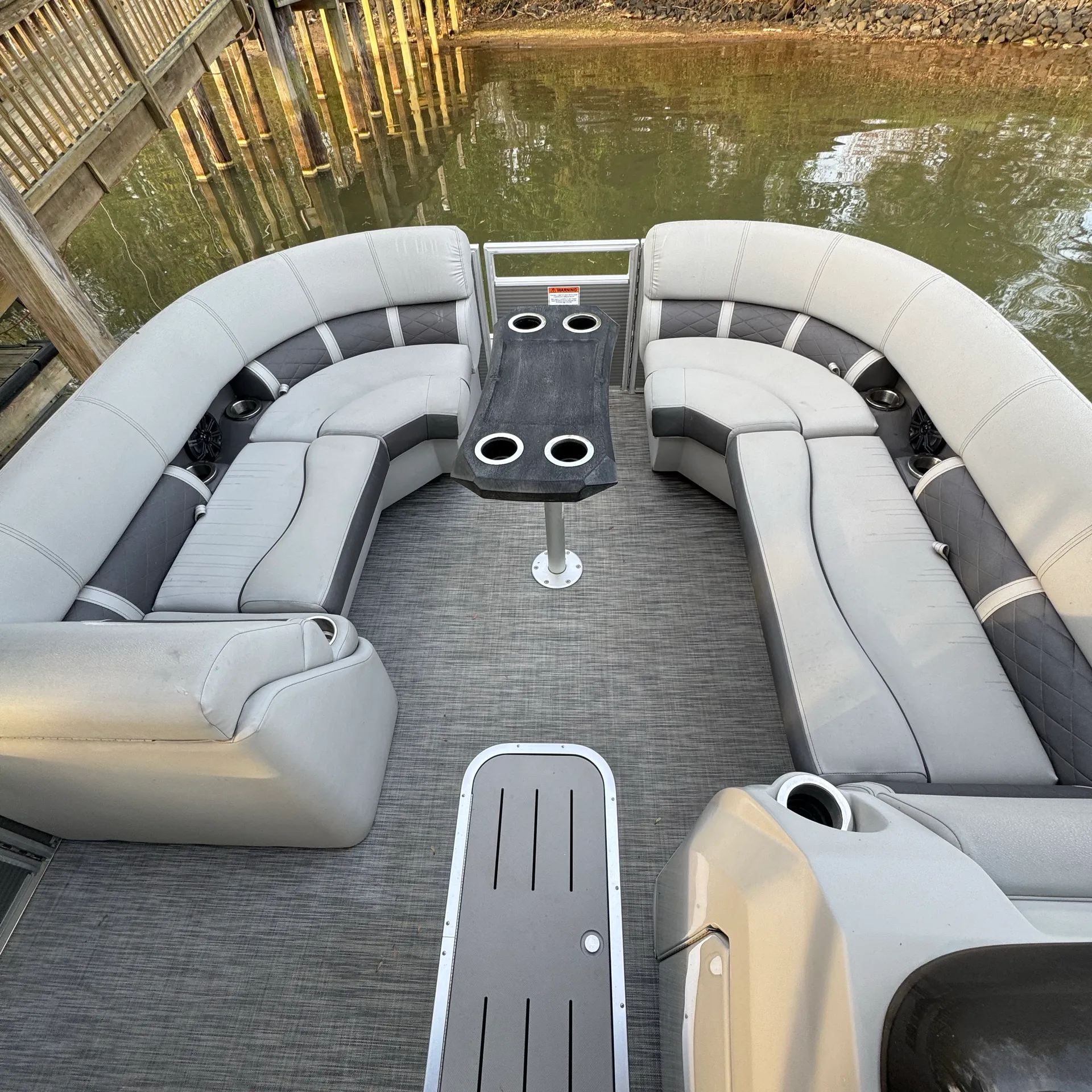 TUBE LAKE NORMAN 2021 24’ Luxury Bennington TRITOON LED Party Package