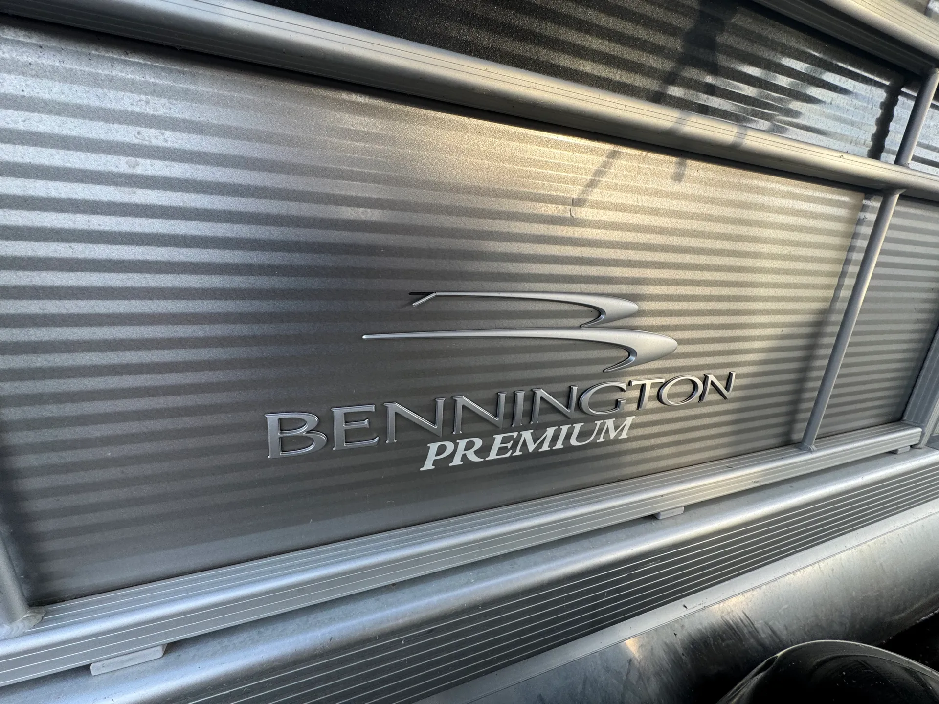 TUBE LAKE NORMAN 2021 24’ Luxury Bennington TRITOON LED Party Package