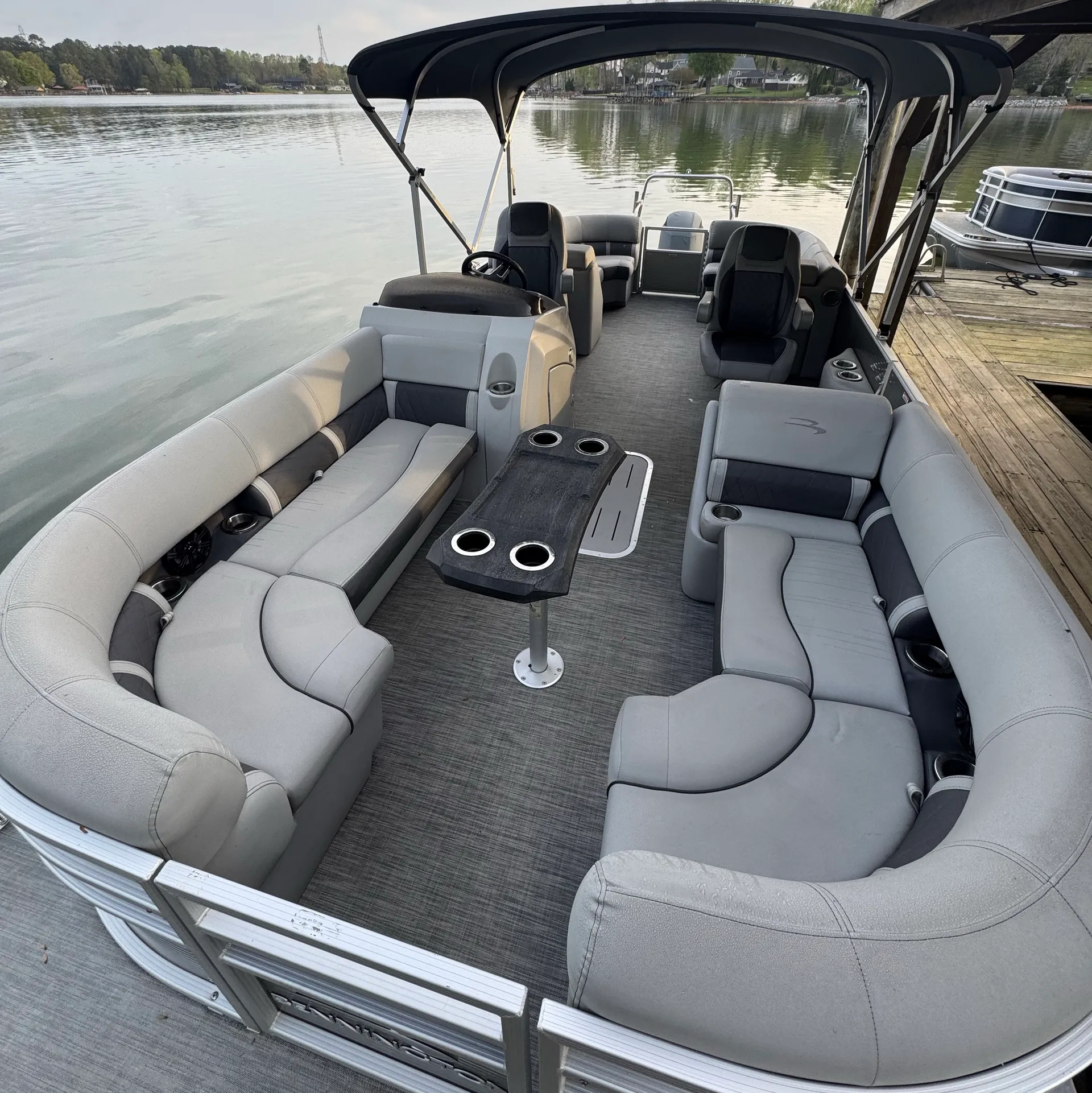 TUBE LAKE NORMAN 2021 24’ Luxury Bennington TRITOON LED Party Package