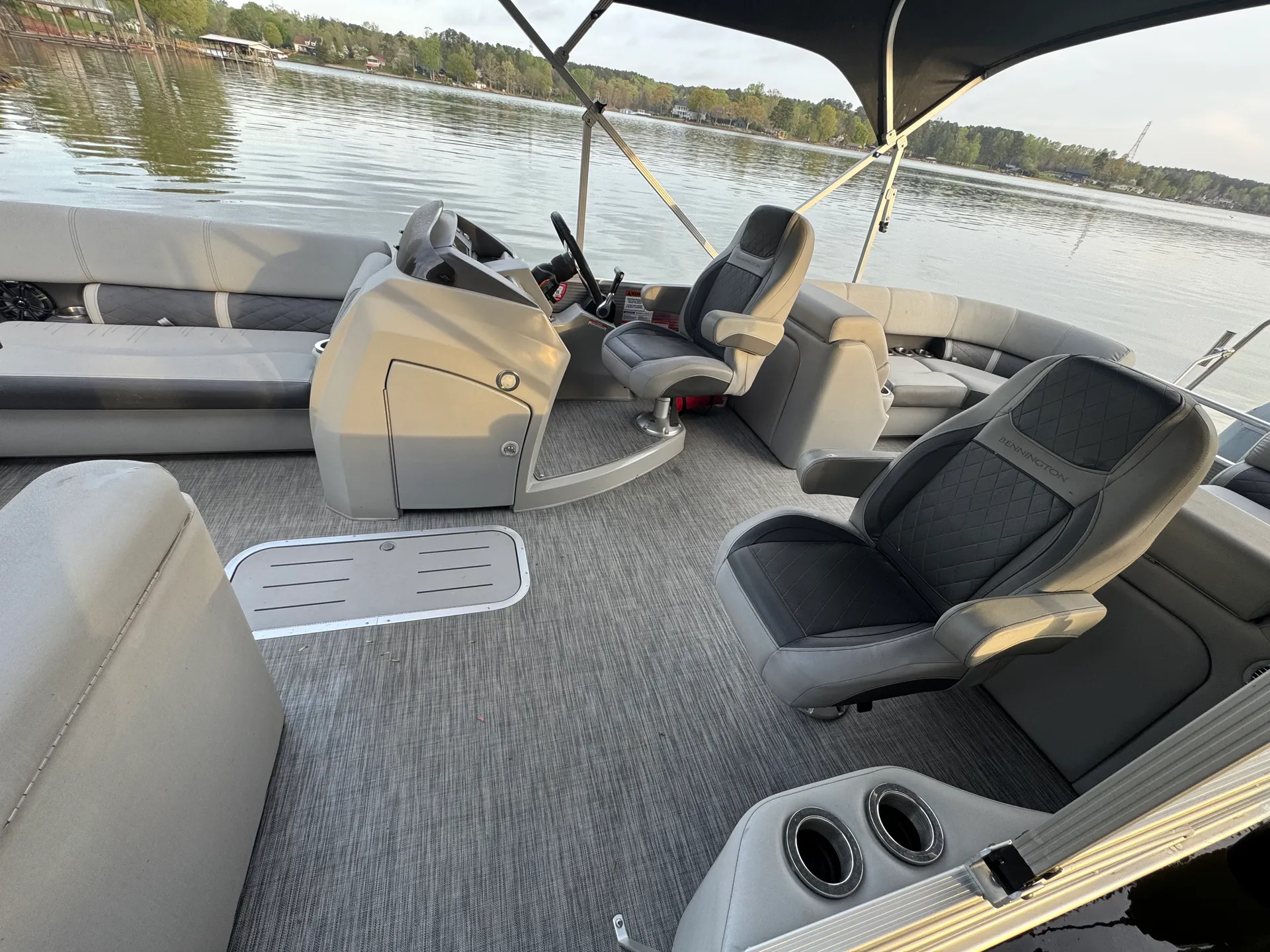 TUBE LAKE NORMAN 2021 24’ Luxury Bennington TRITOON LED Party Package