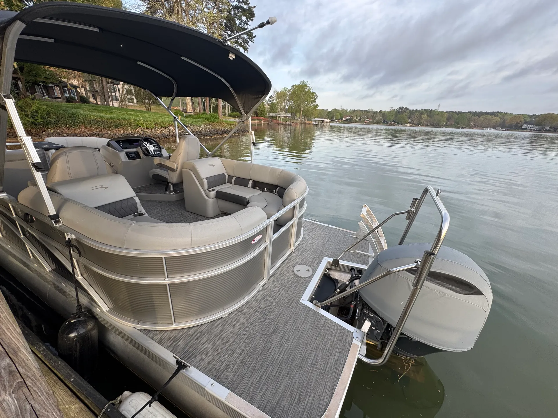 TUBE LAKE NORMAN 2021 24’ Luxury Bennington TRITOON LED Party Package