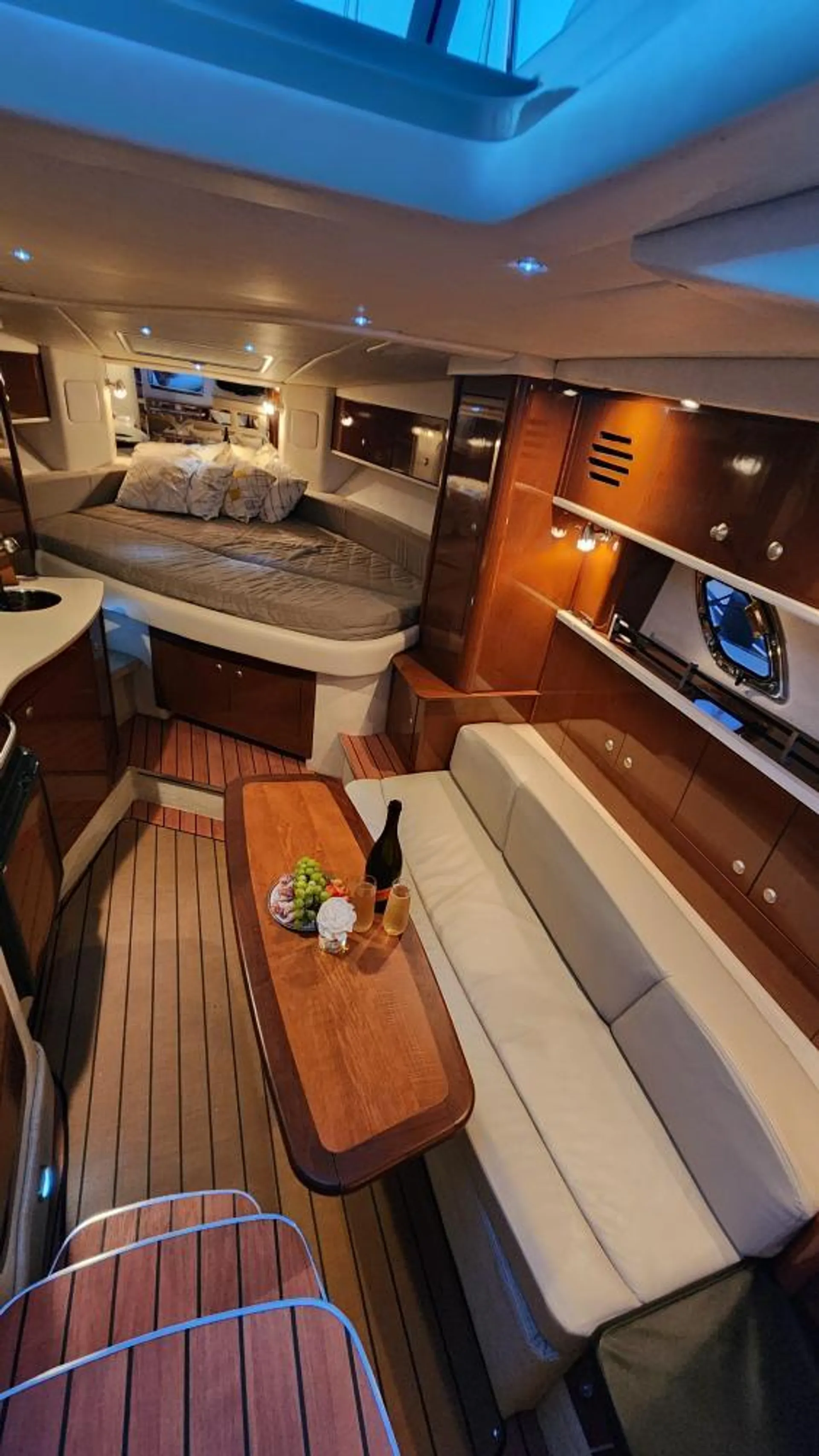 31' Sea Ray Romantic or Family or Fun Getaway Waiting for you !!!