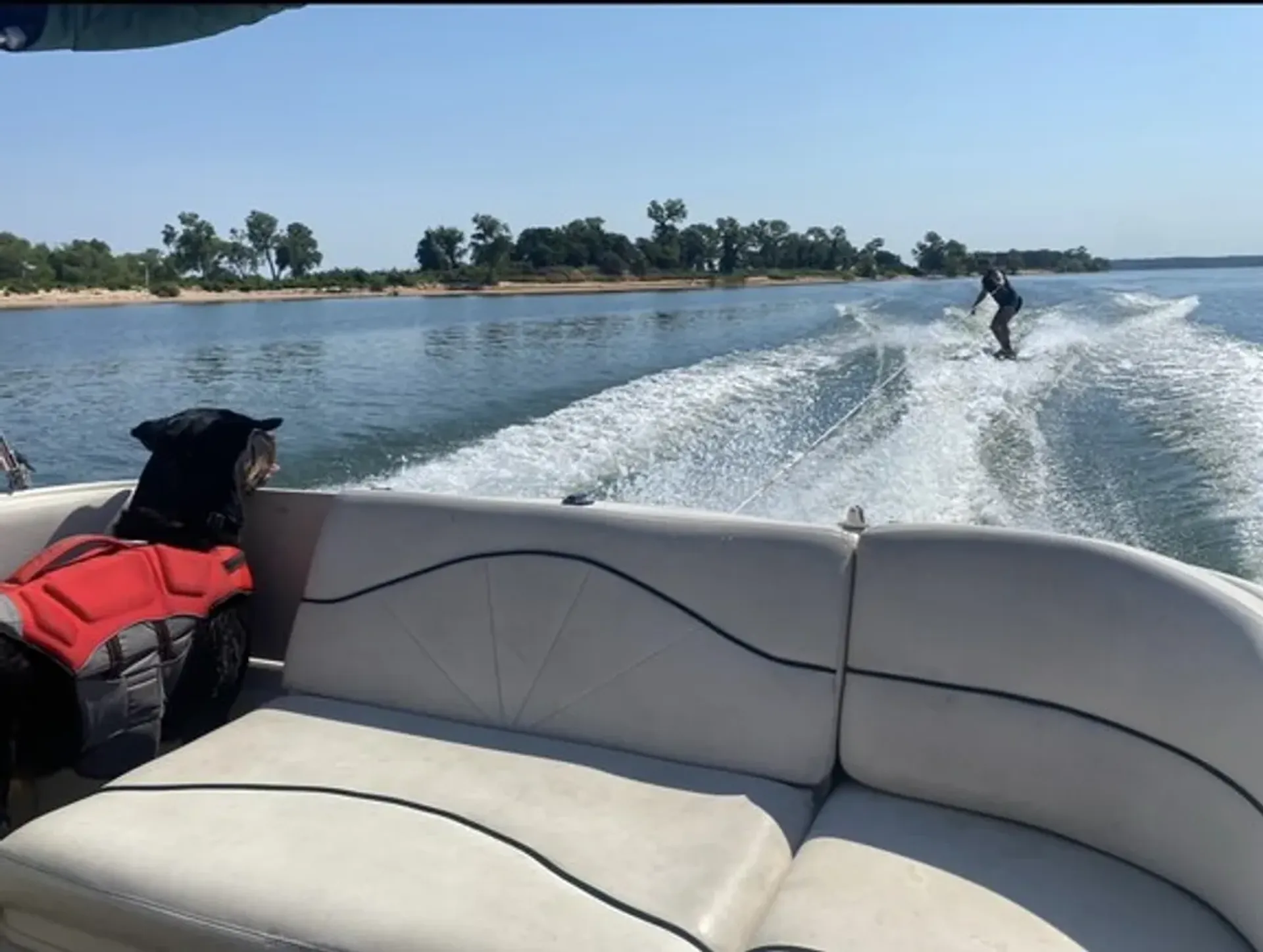 Sea Ray Boats Sundeck in Richardson, TX — photo 4