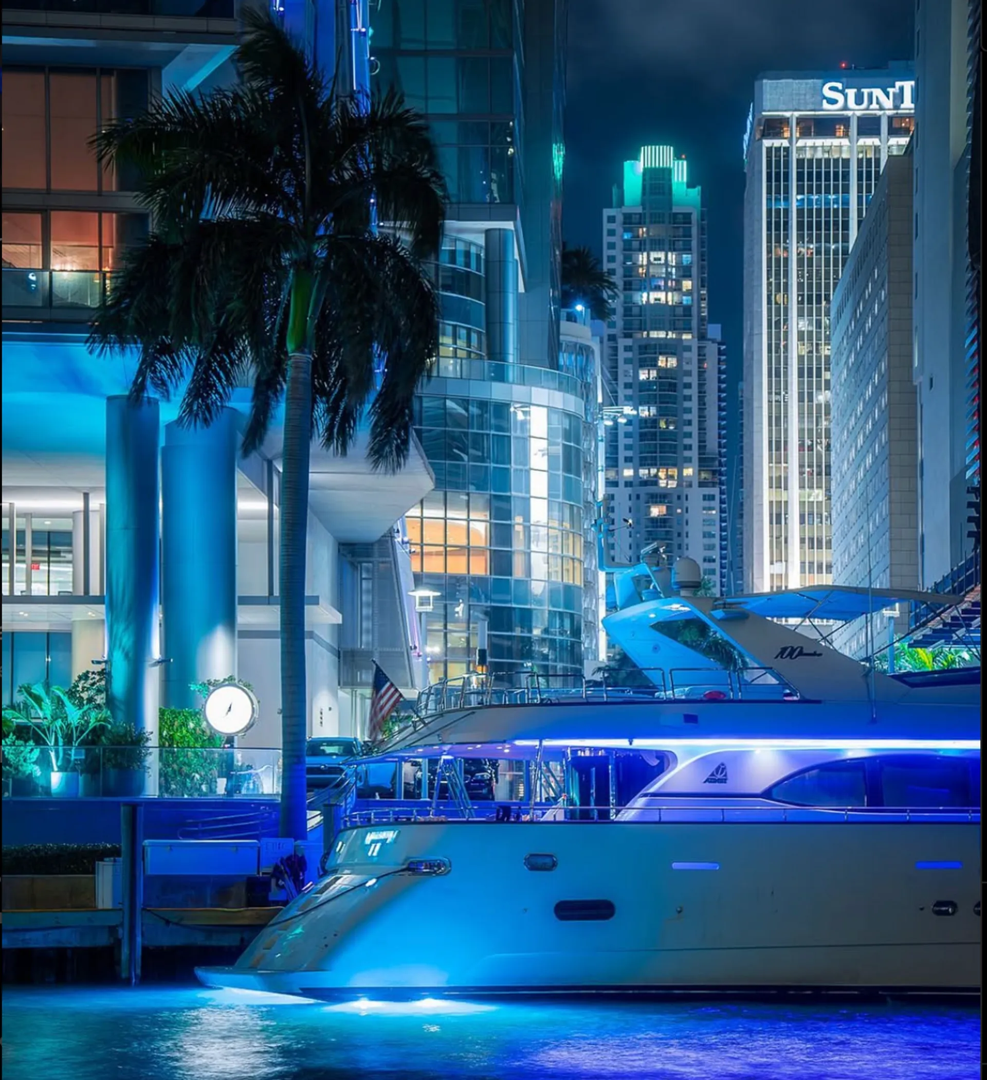 100ft Luxury Mega Yacht with Jacuzzi – Miami