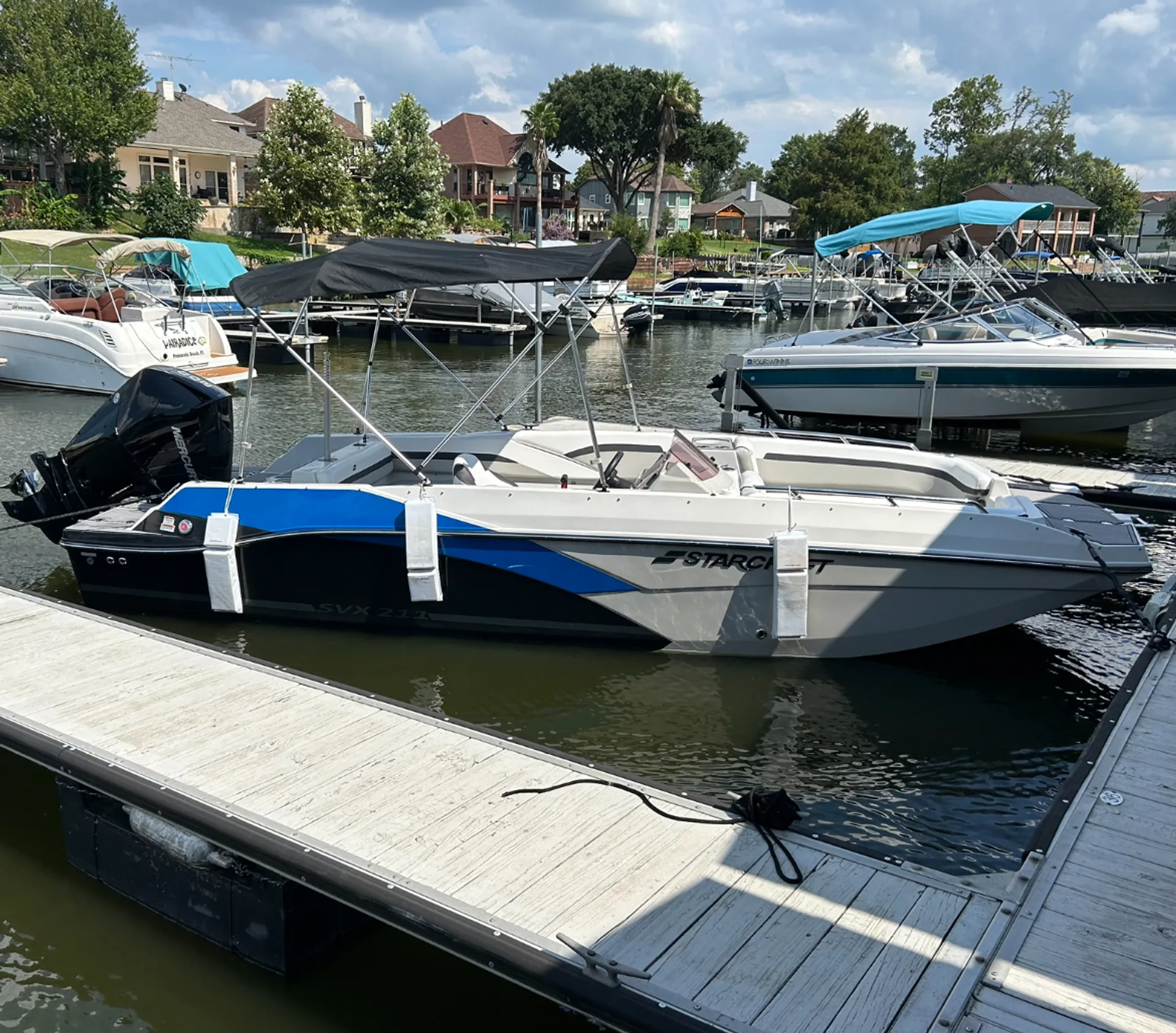 22ft Deck Boat w/200hp Mercury<br/>