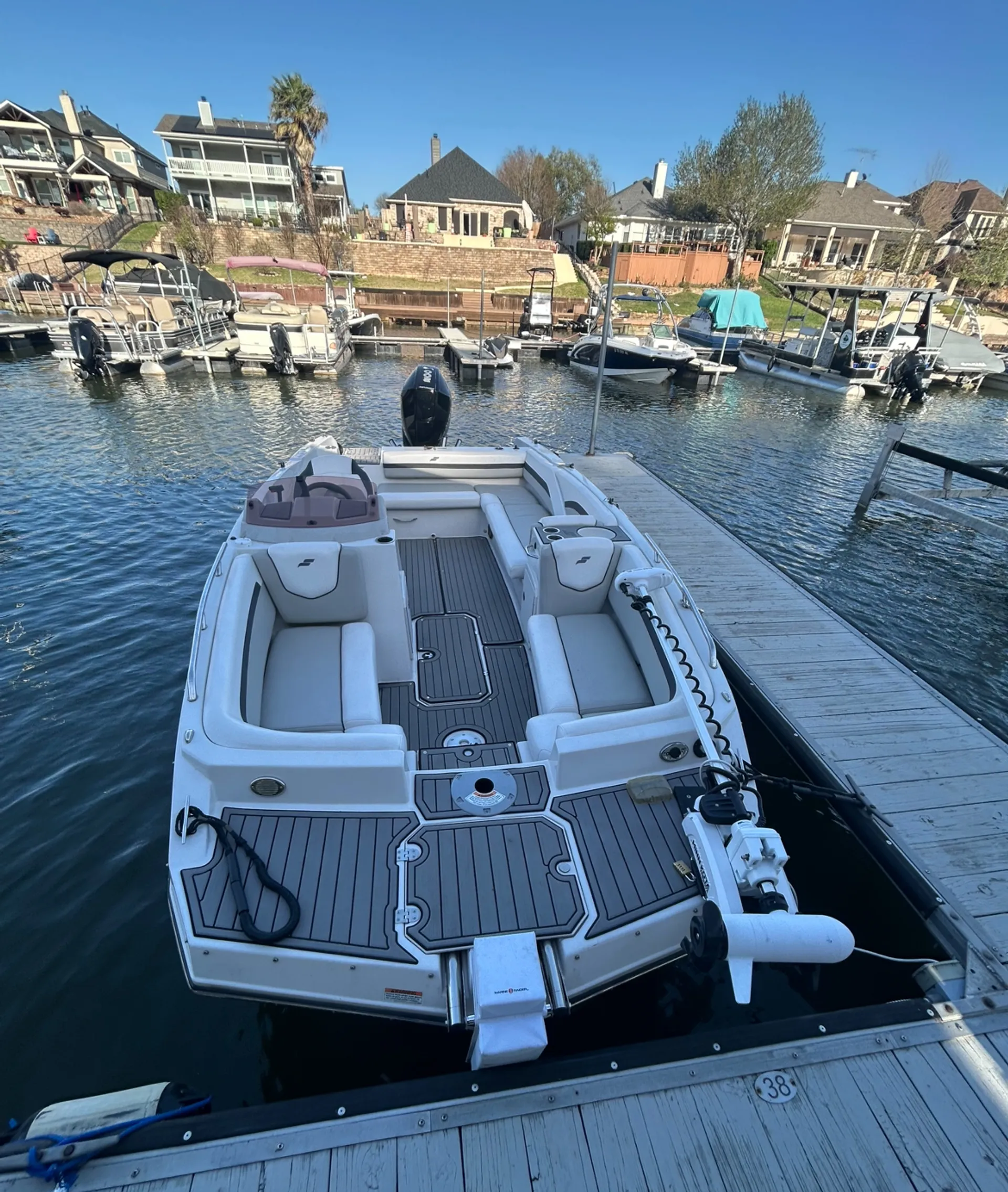 22ft Deck Boat w/200hp Mercury<br/>