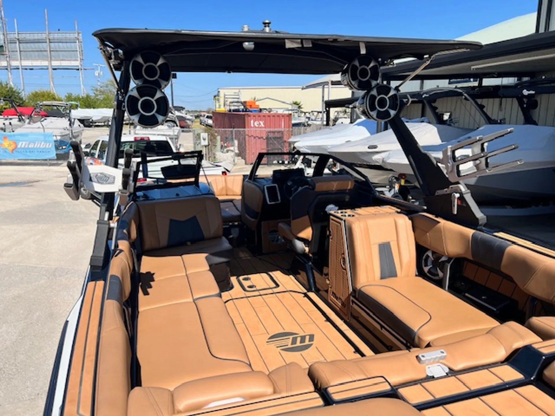 MALIBU BOATS WAKESETTER 24 MXZ in Pottsboro, TX — photo 3