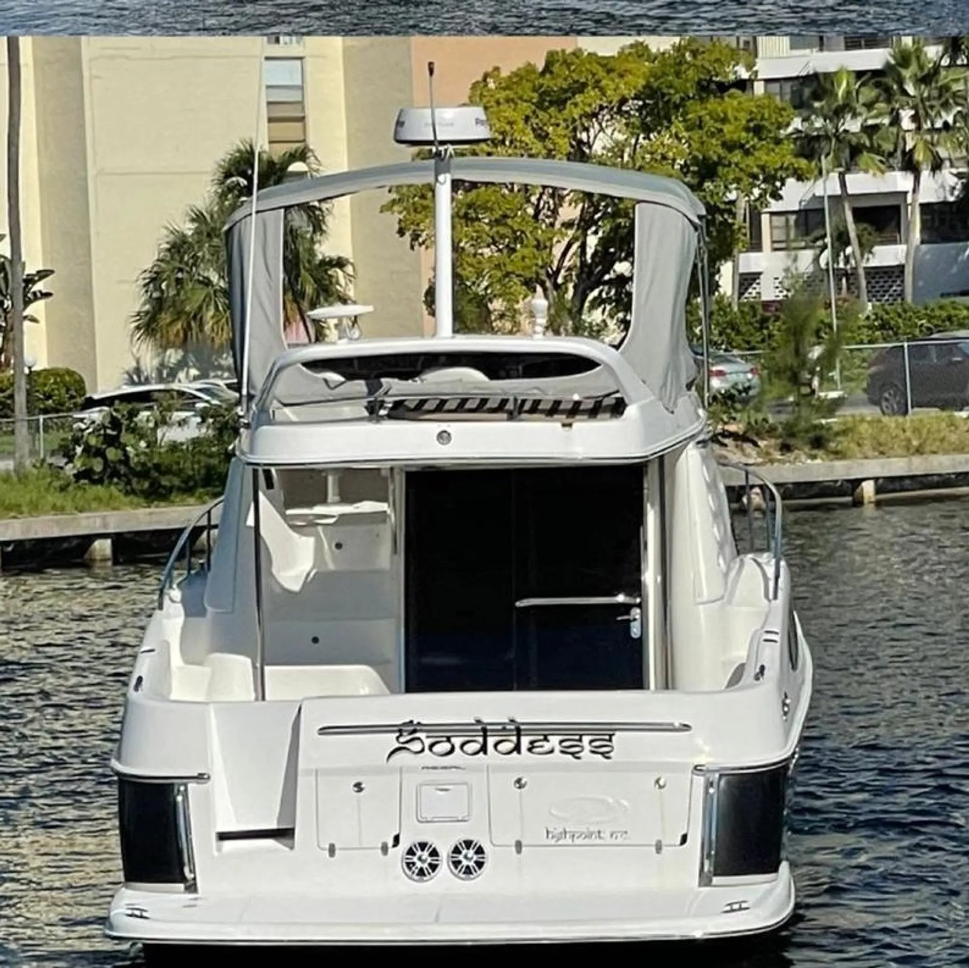 Free hour Luxury catamarán 30”