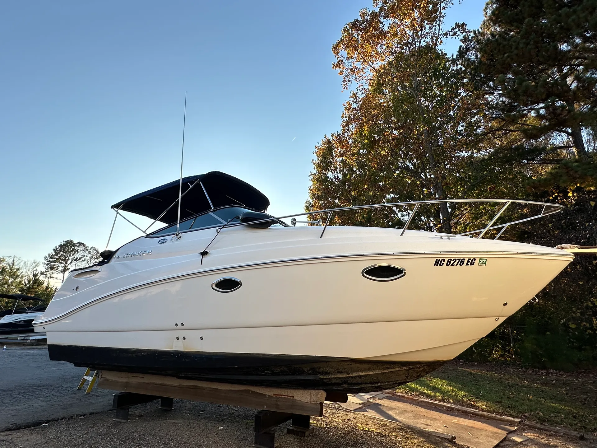 Luxury Boat - Lake Sailing