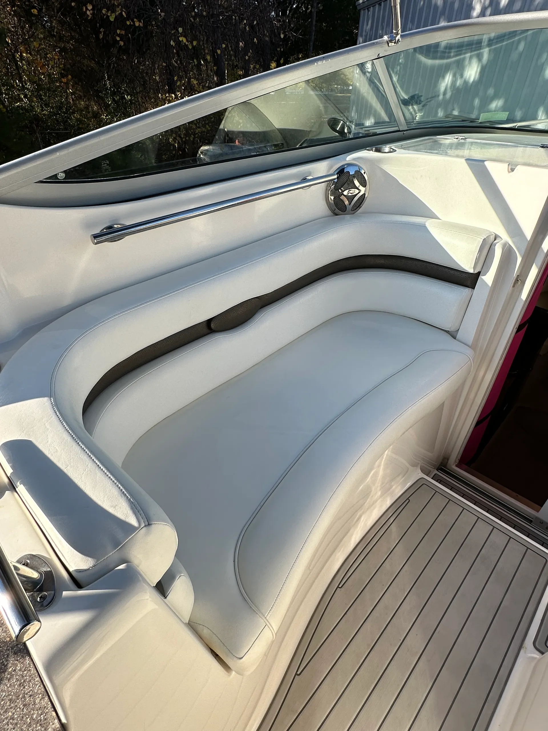 Luxury Boat - Lake Sailing