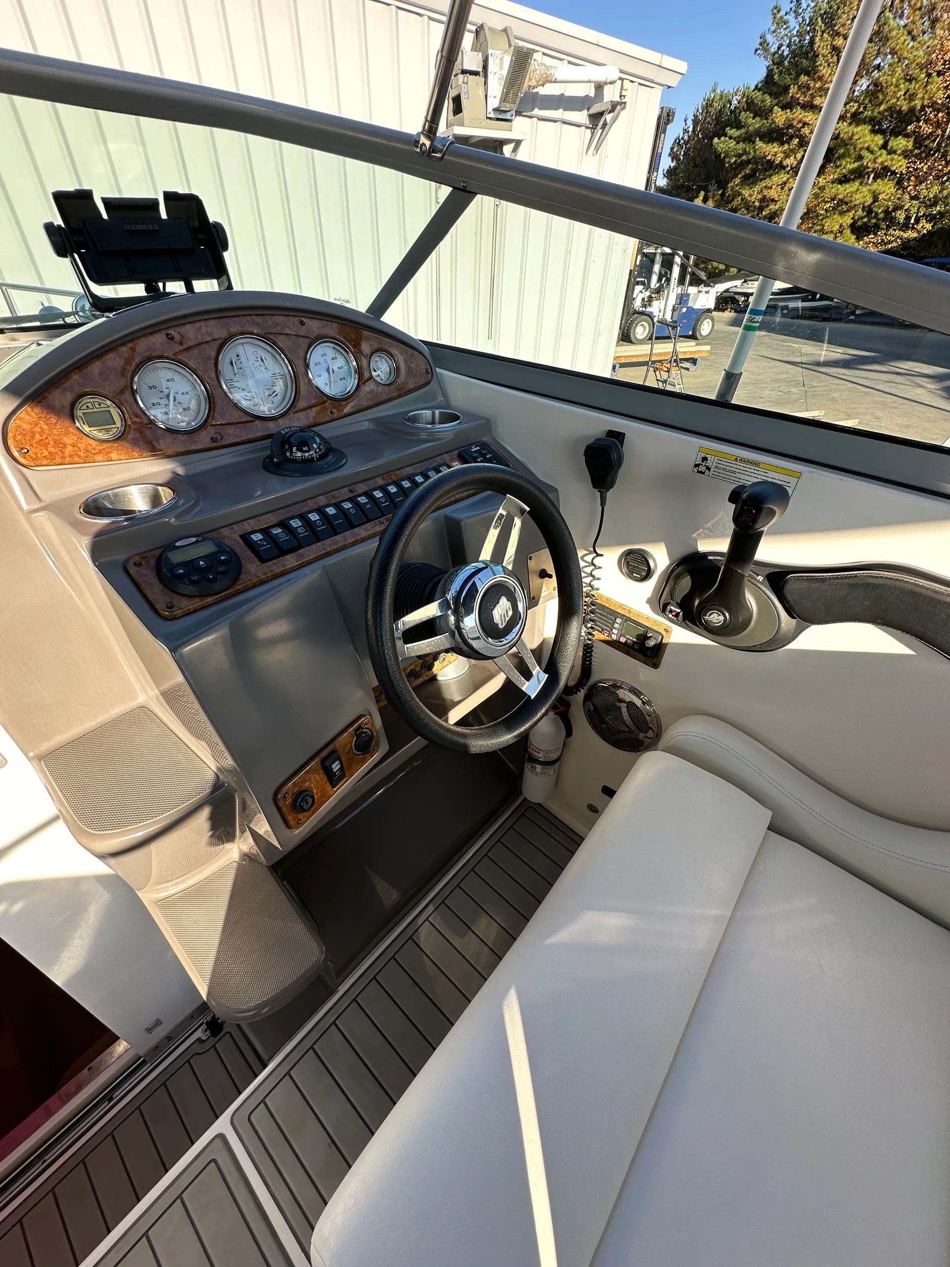 Luxury Boat - Lake Sailing