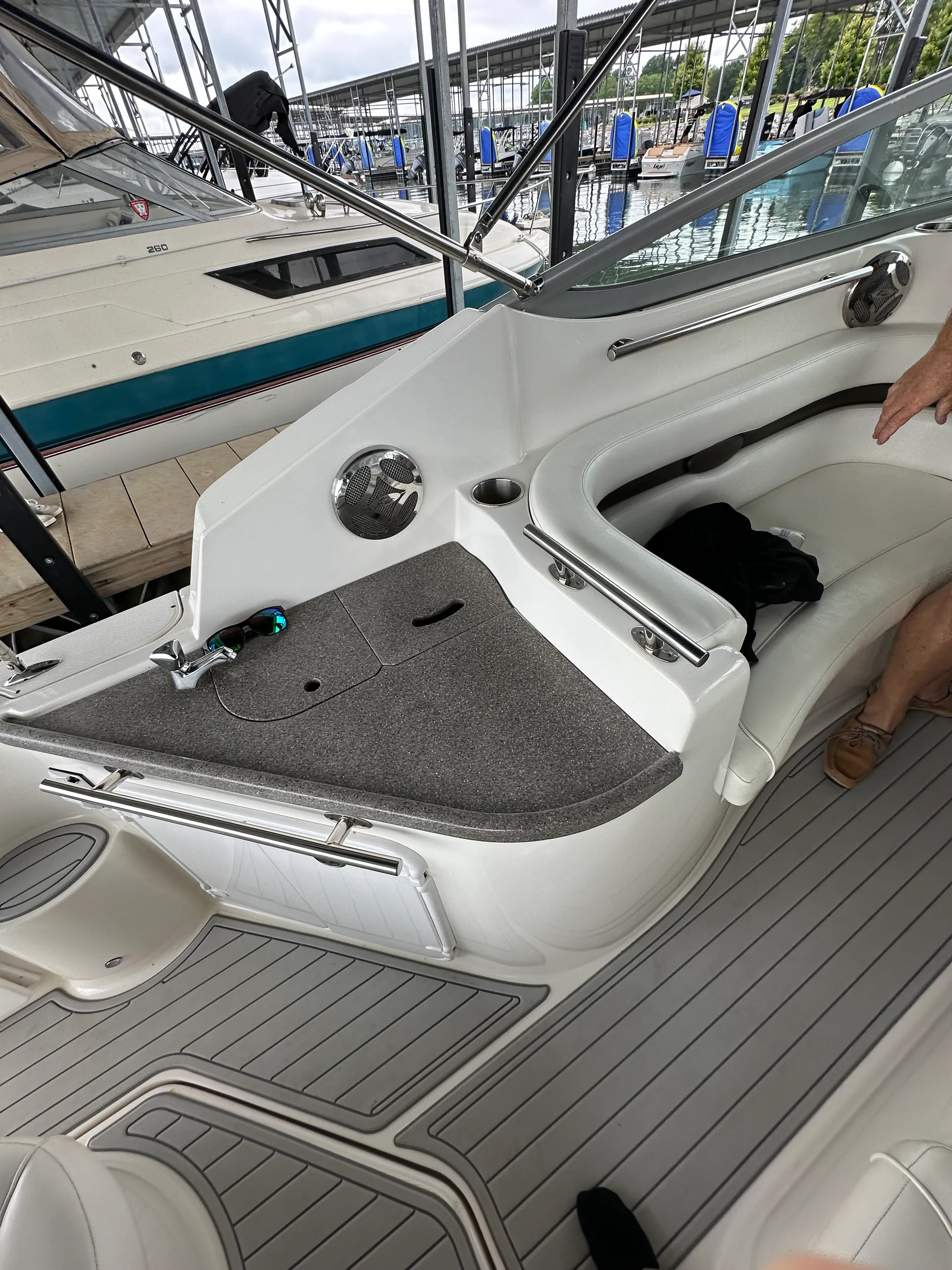 Luxury Boat - Lake Sailing