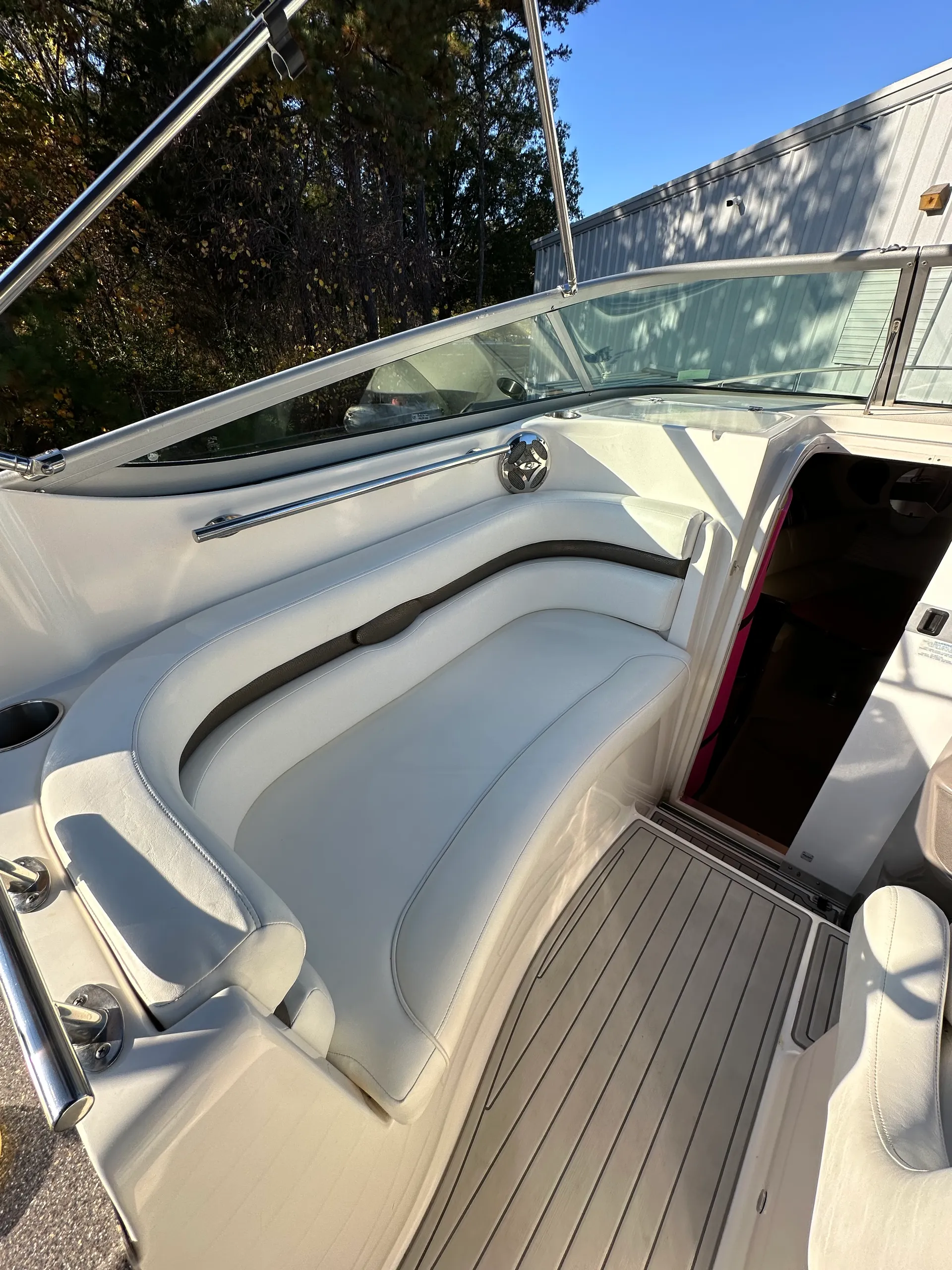 Luxury Boat - Lake Sailing