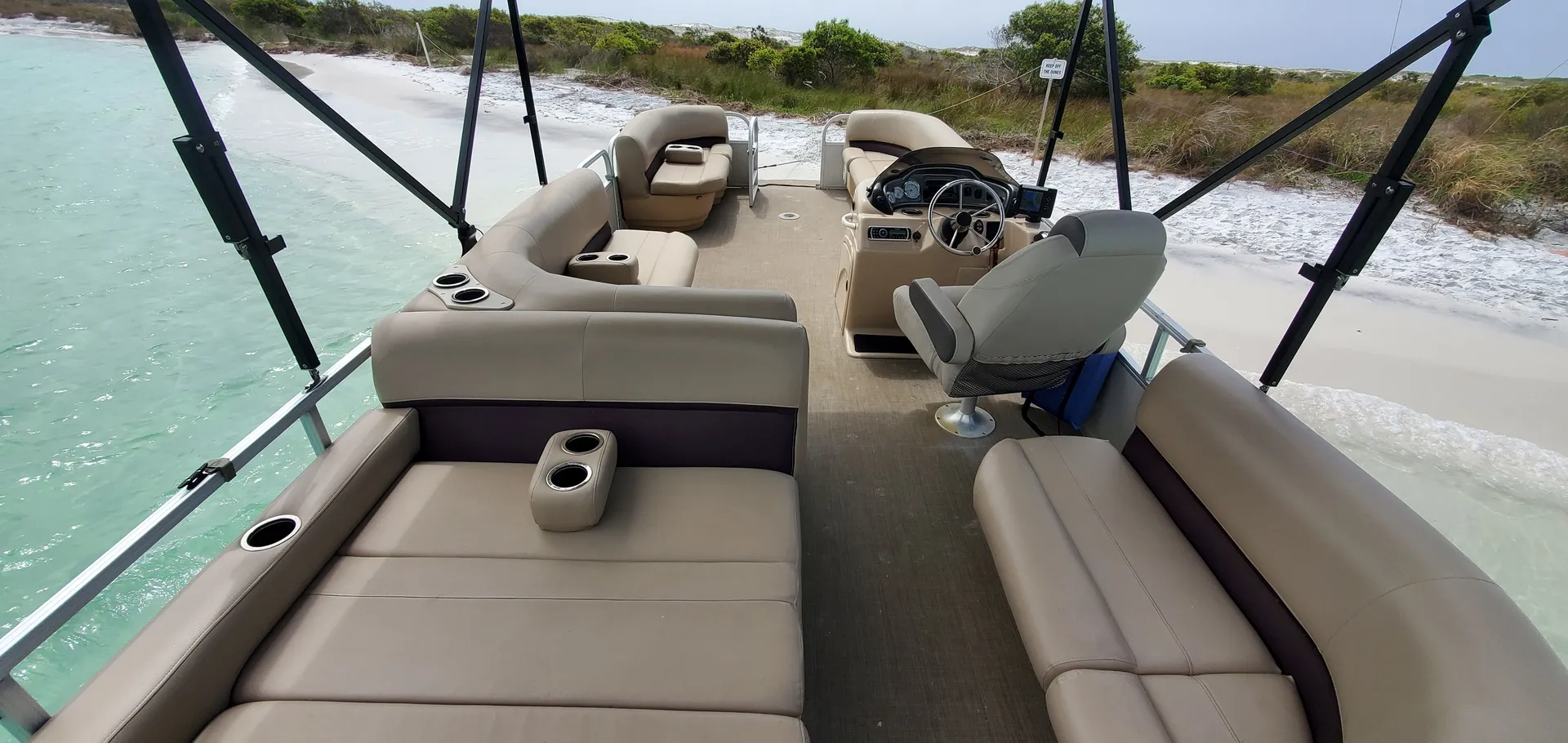 Enjoy Crab island and Destin !
Paddleboard and floating mat included !