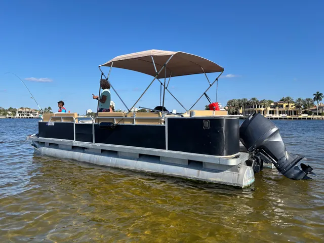 Rent a BENTLEY PONTOON pontoon in Fort Lauderdale, FL near me
