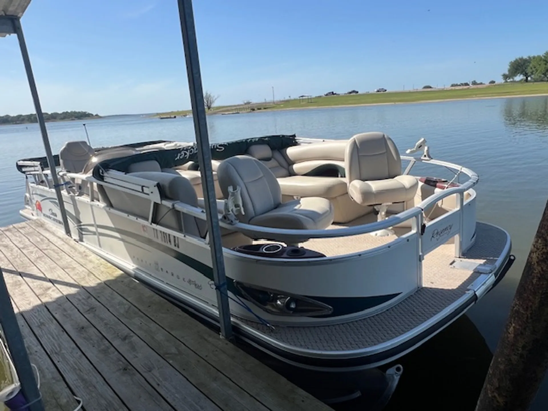 Suntracker Regency 22ft Sportfish in Brenham, TX — photo 4