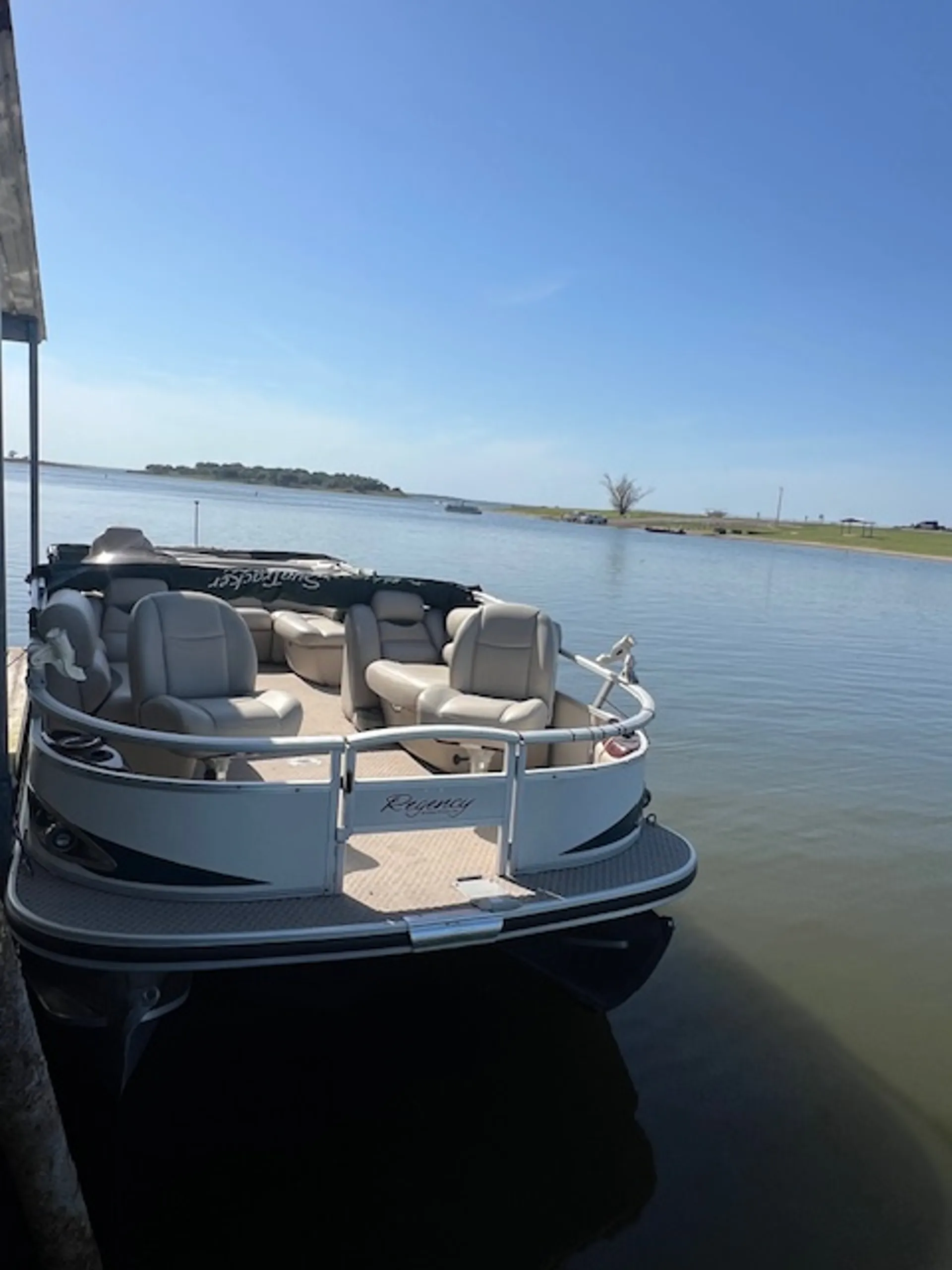 Suntracker Regency 22ft Sportfish in Brenham, TX — photo 3