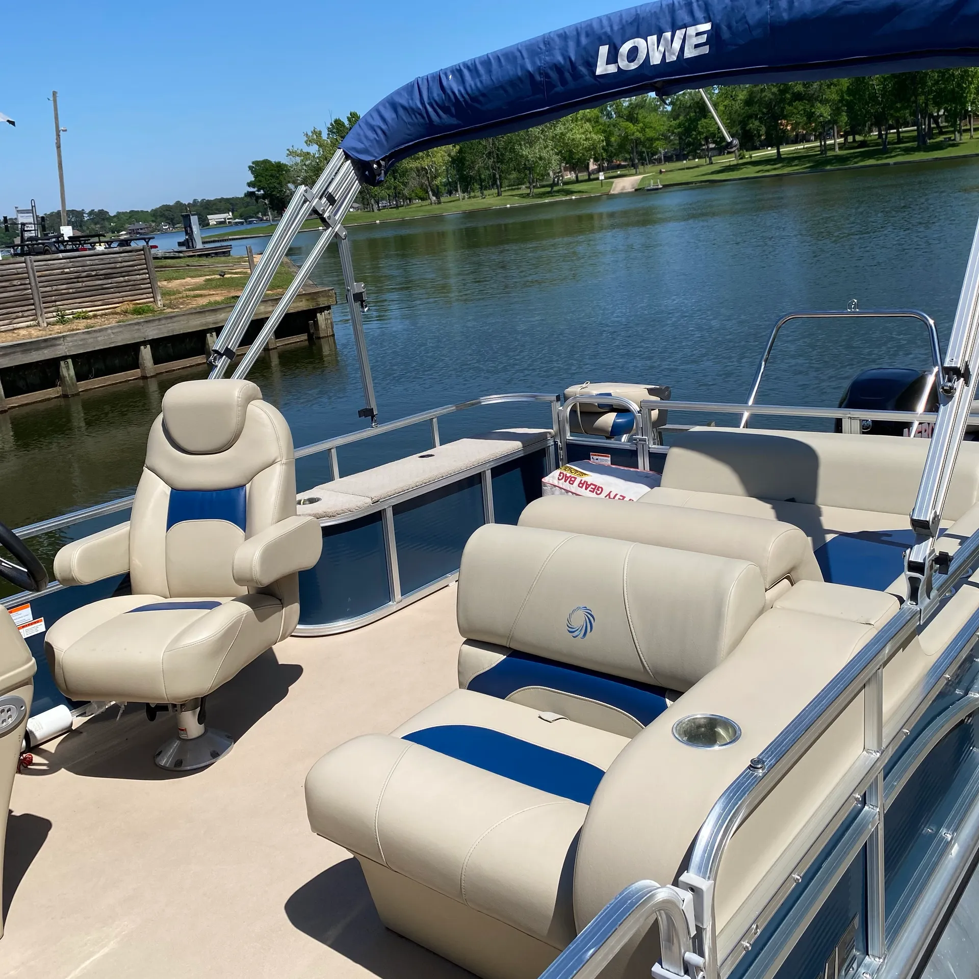 Adventure-Ready 25ft Tritoon – Tubing, Fishing &amp; More!