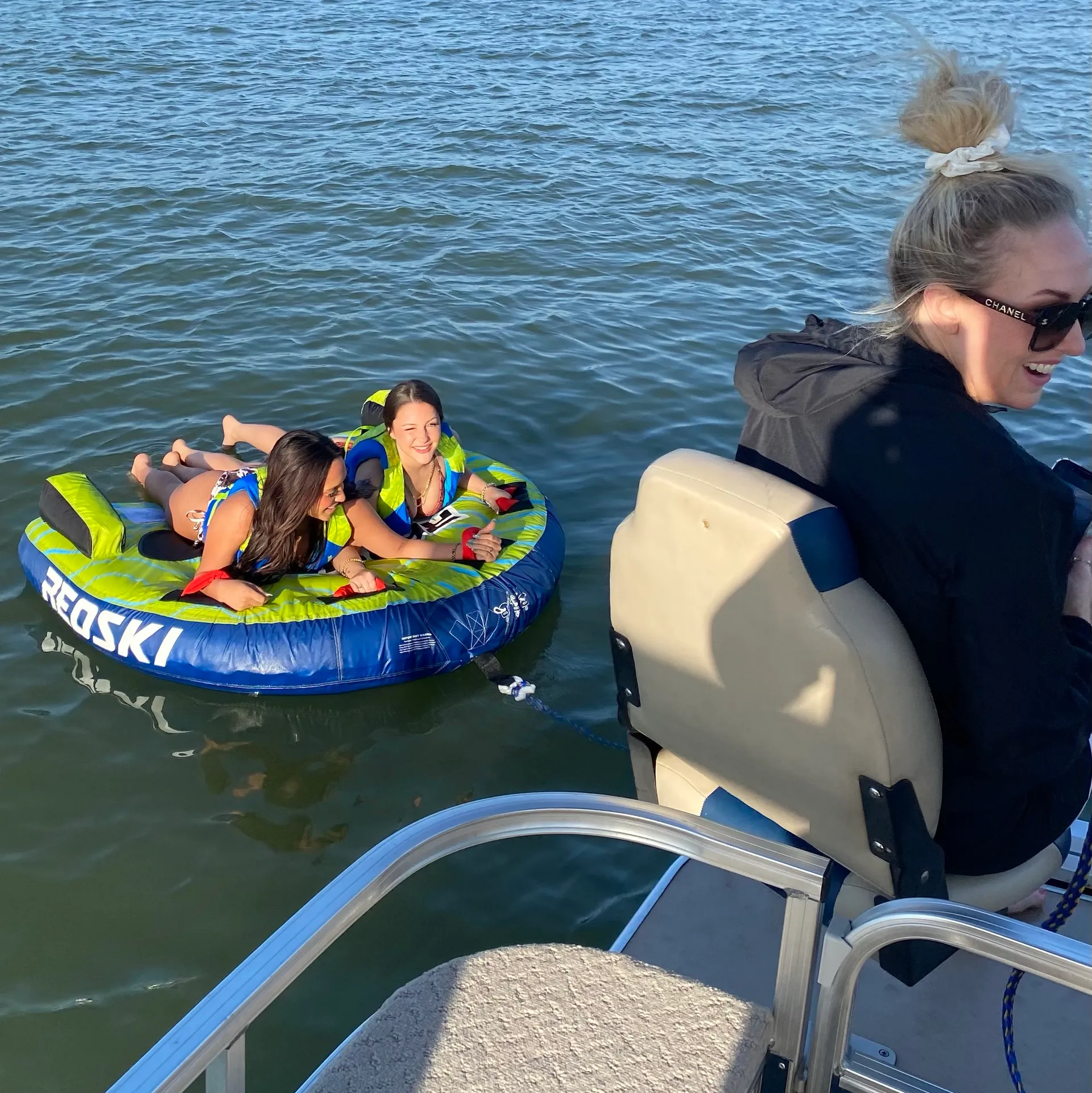 Adventure-Ready 25ft Tritoon – Tubing, Fishing &amp; More!