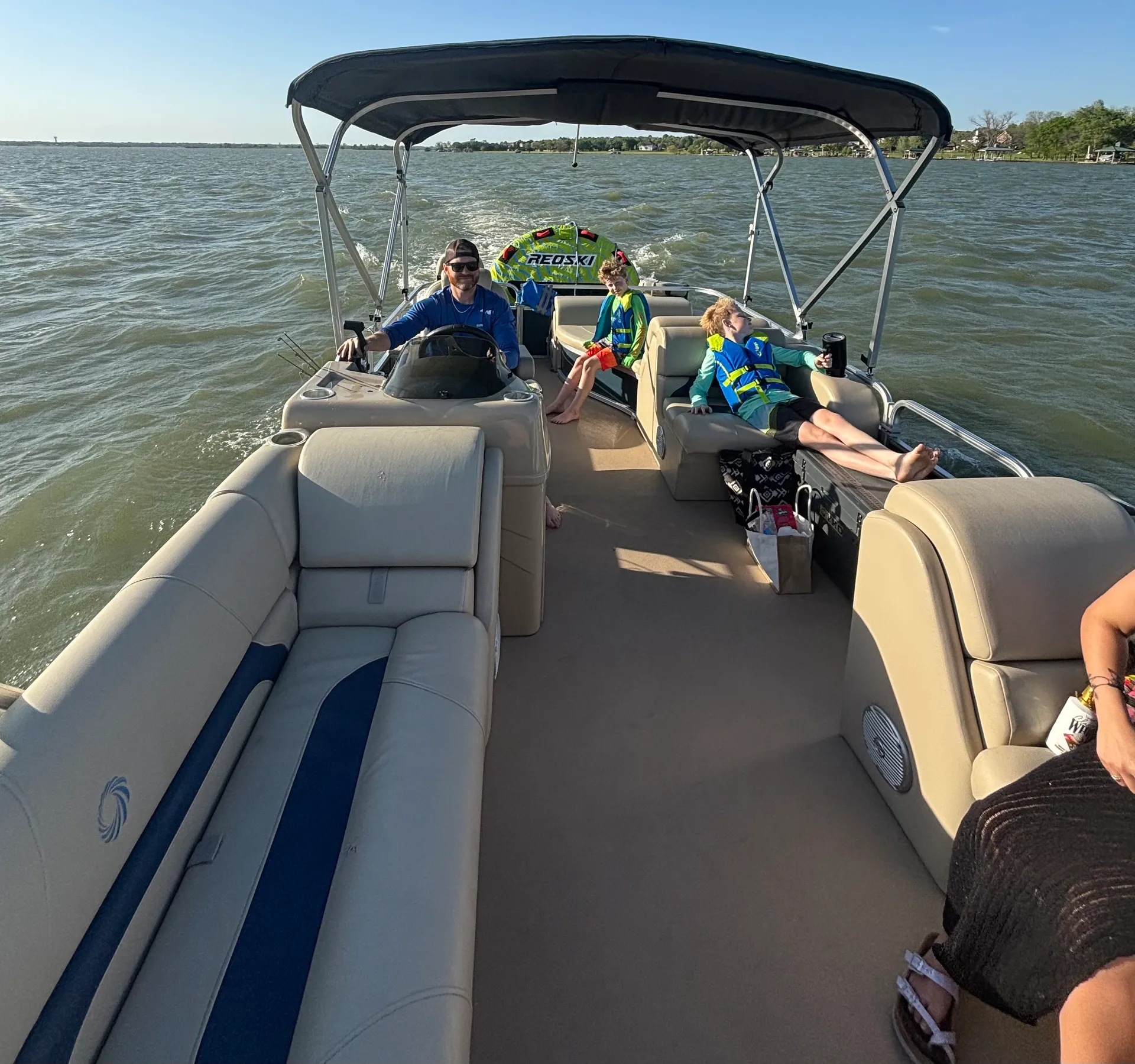Adventure-Ready 25ft Tritoon – Tubing, Fishing &amp; More!