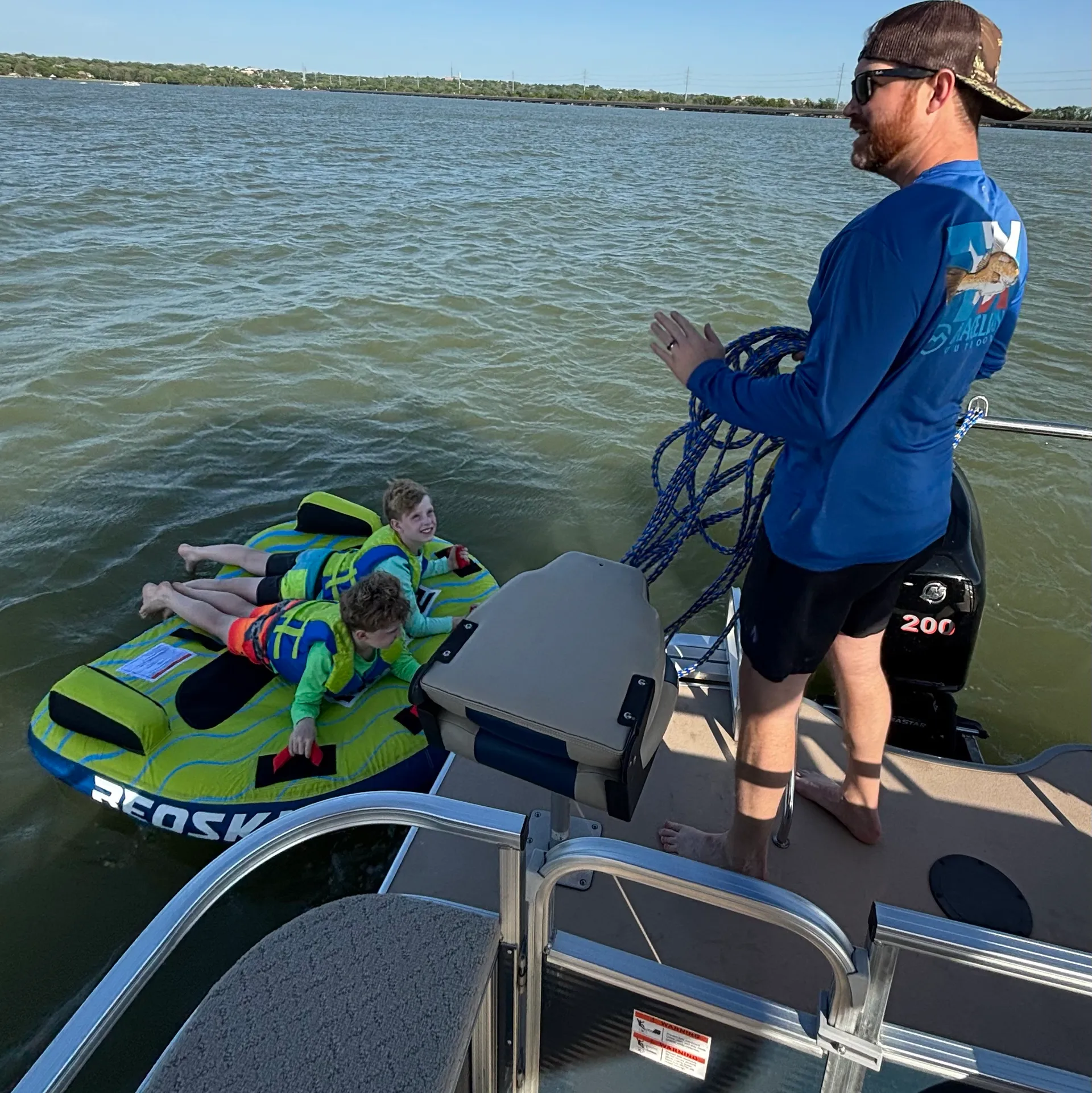 Adventure-Ready 25ft Tritoon – Tubing, Fishing &amp; More!