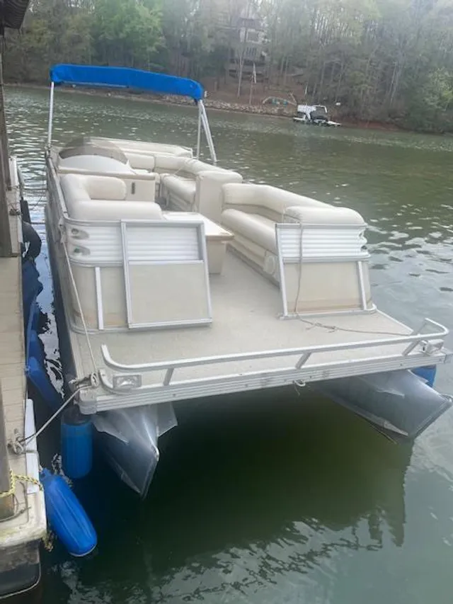 Rent a CREST PONTOONS pontoon in Mooresville, NC near me