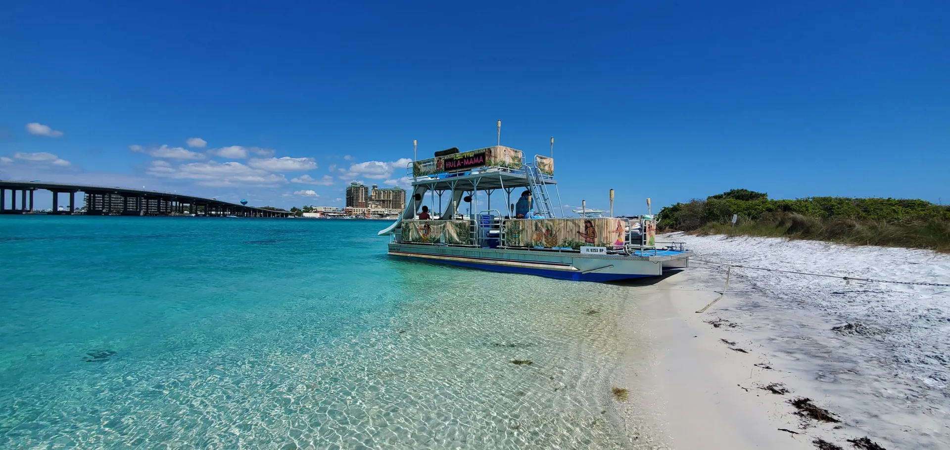 Tiki Themed Hula-Mama 30 ft pontoon 2slides 150 HP Fuel Included 