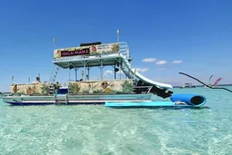 Tiki Themed Hula-Mama 30 ft pontoon 2slides 150 HP Fuel Included 