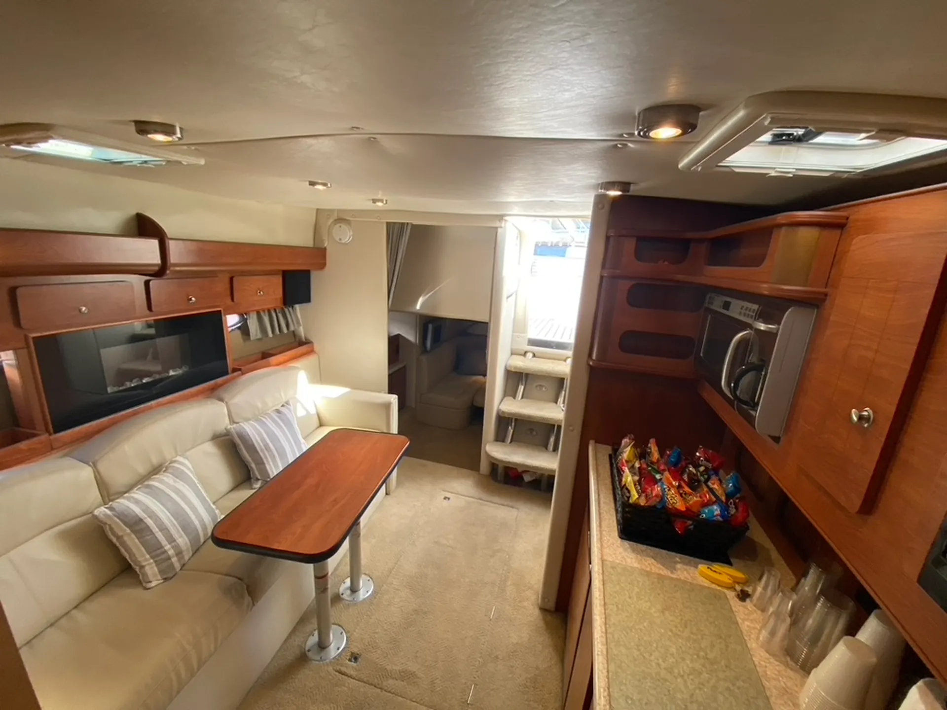 45' luxury cruiser for hire with licensed captain up to 12 guests!