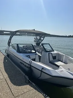Cruise Lake Lewisville in Style – Rent the 2023 Yamaha AR220