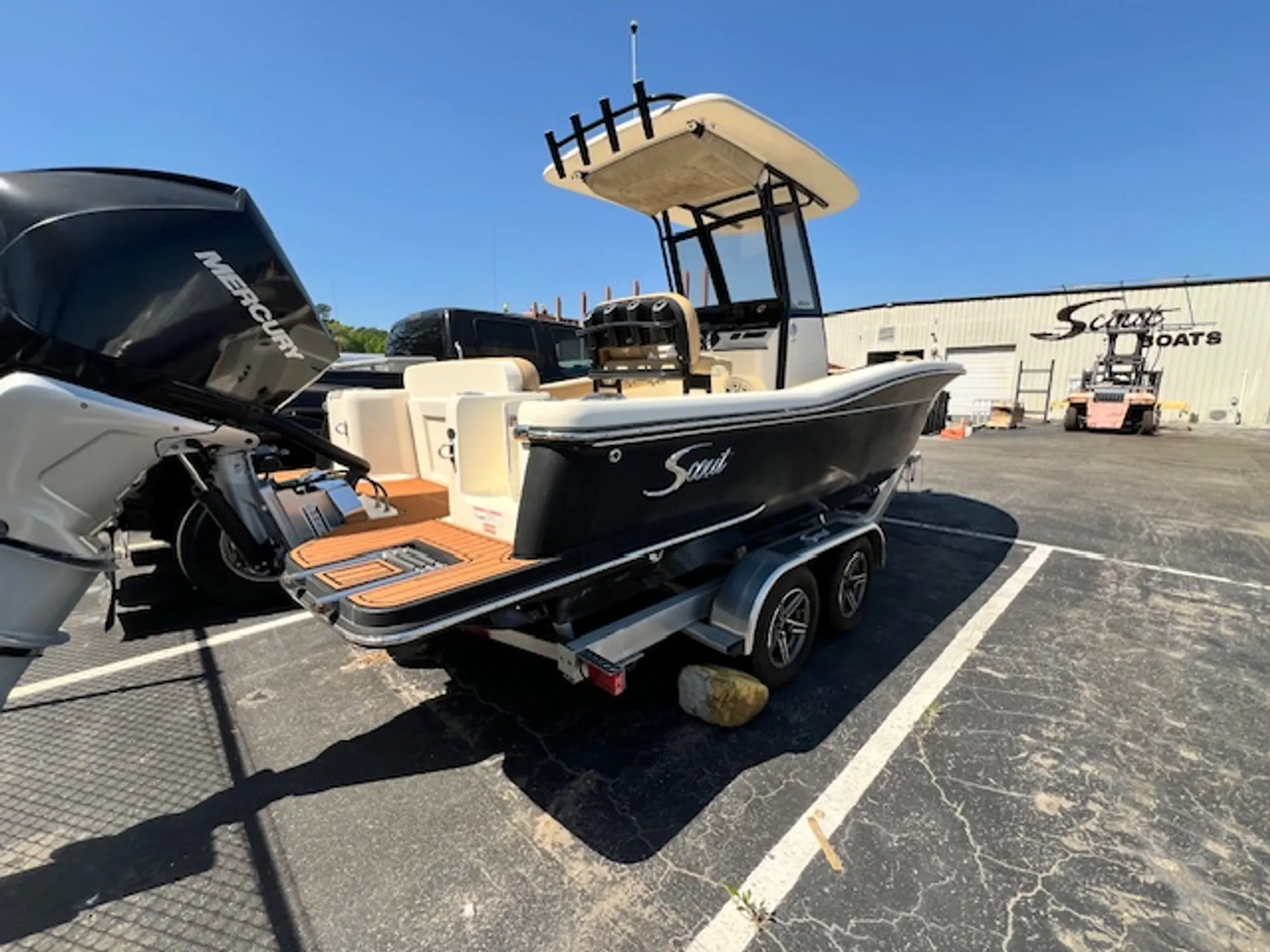 SCOUT BOATS 235 XSF W/F250UCA in Ridgeville, SC — photo 3